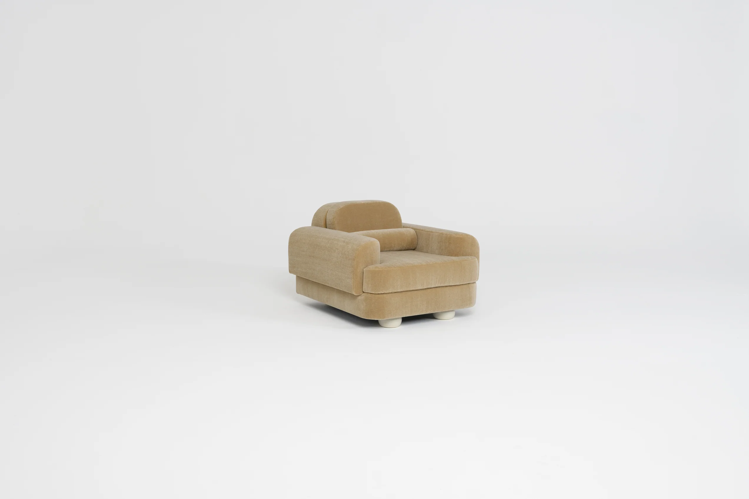 Velvet Smoking Chair.png
