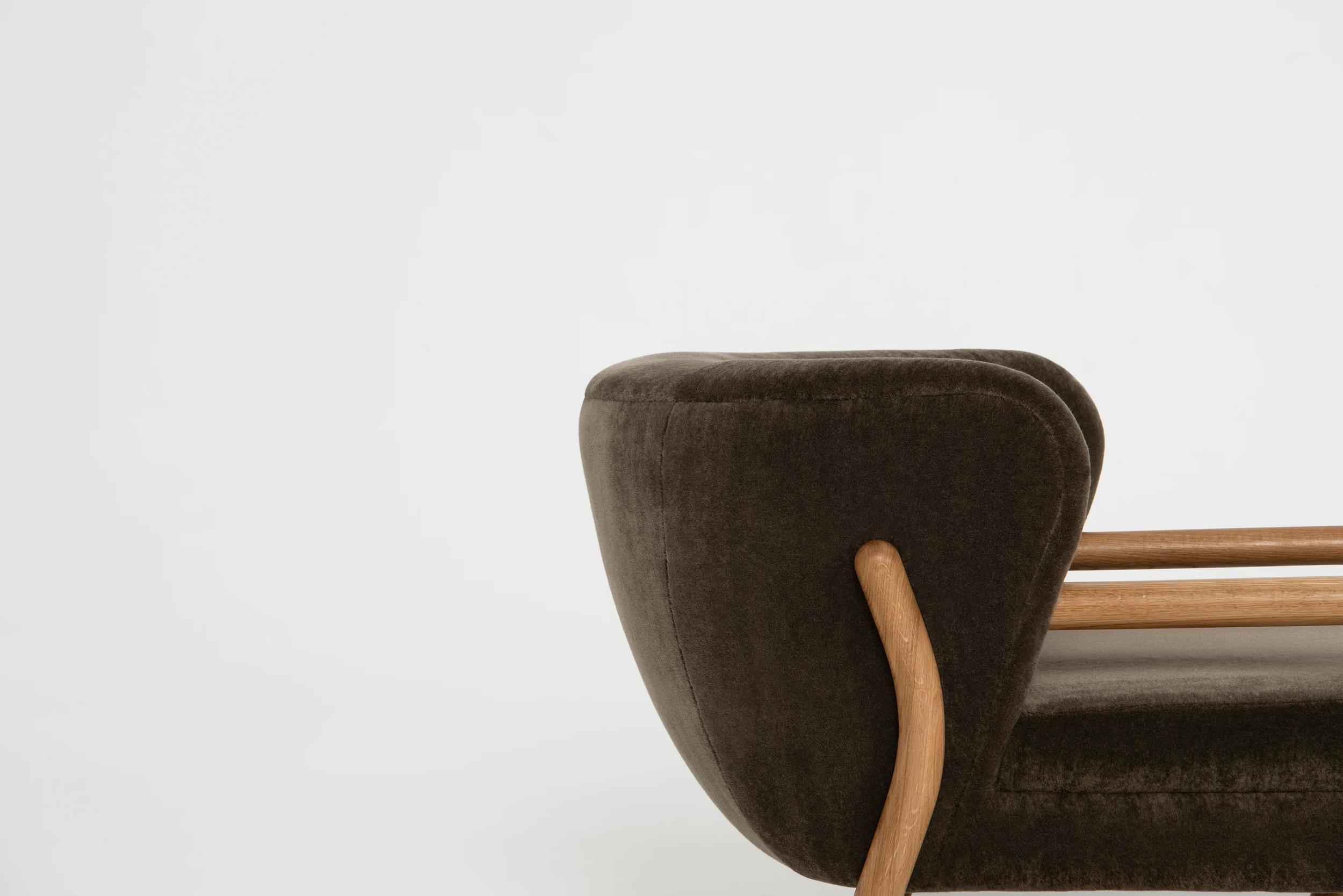 Polus Chair 016 4.png