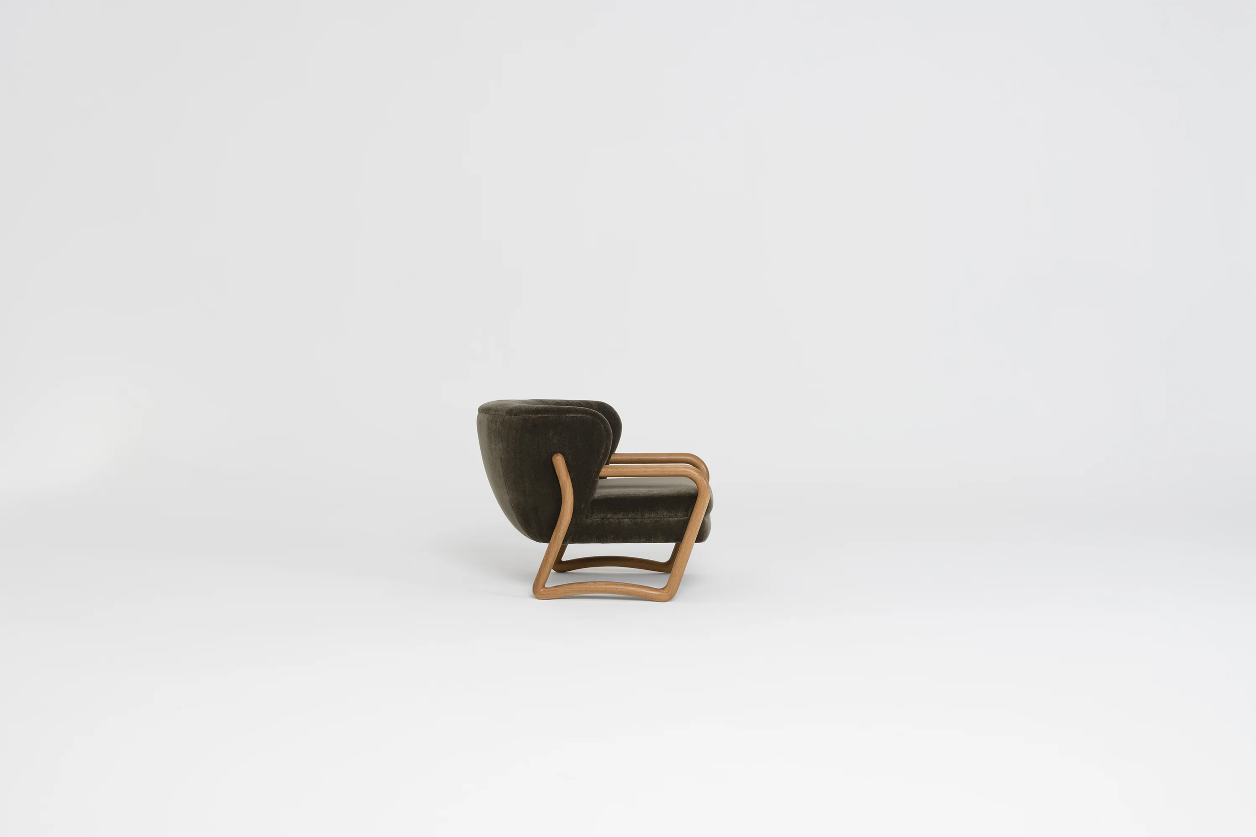 Polus Chair 016 3.png
