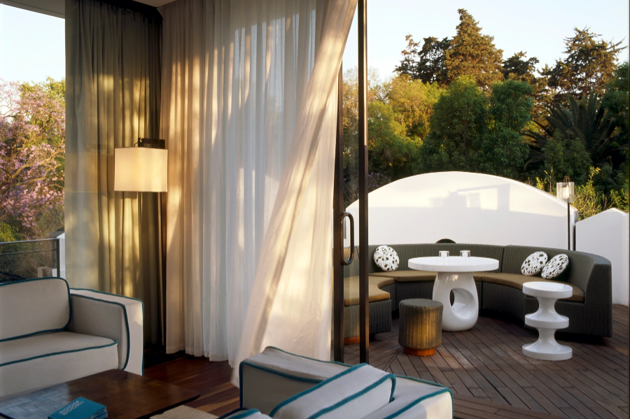 back.india-mahdavi (6).png