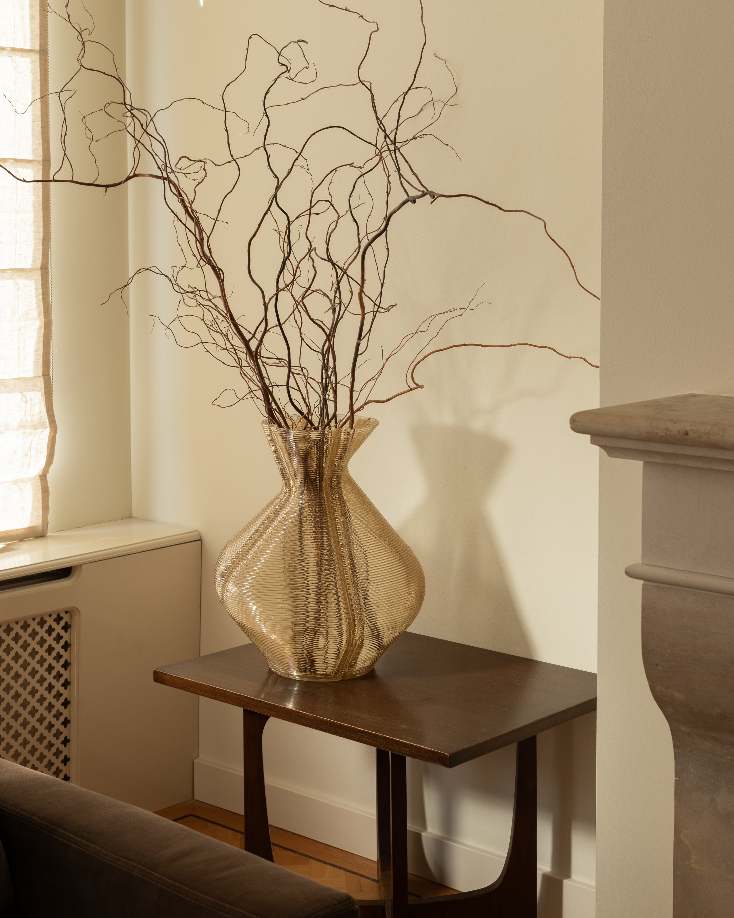 kooij-changing-vase-h46cm-3.jpg