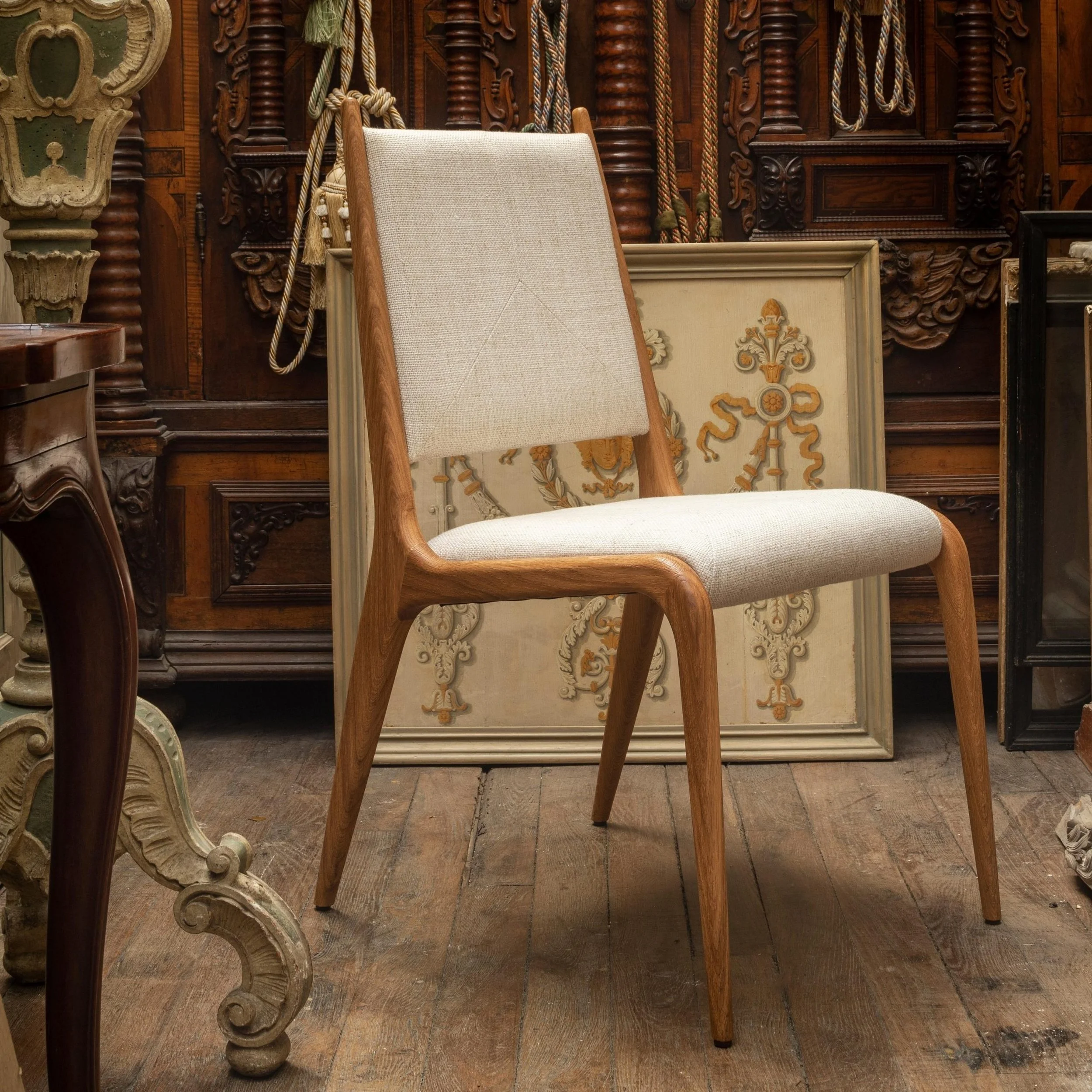 TheInvisibleCollection_ThierryLemaire_ByronChair_Hover.jpg