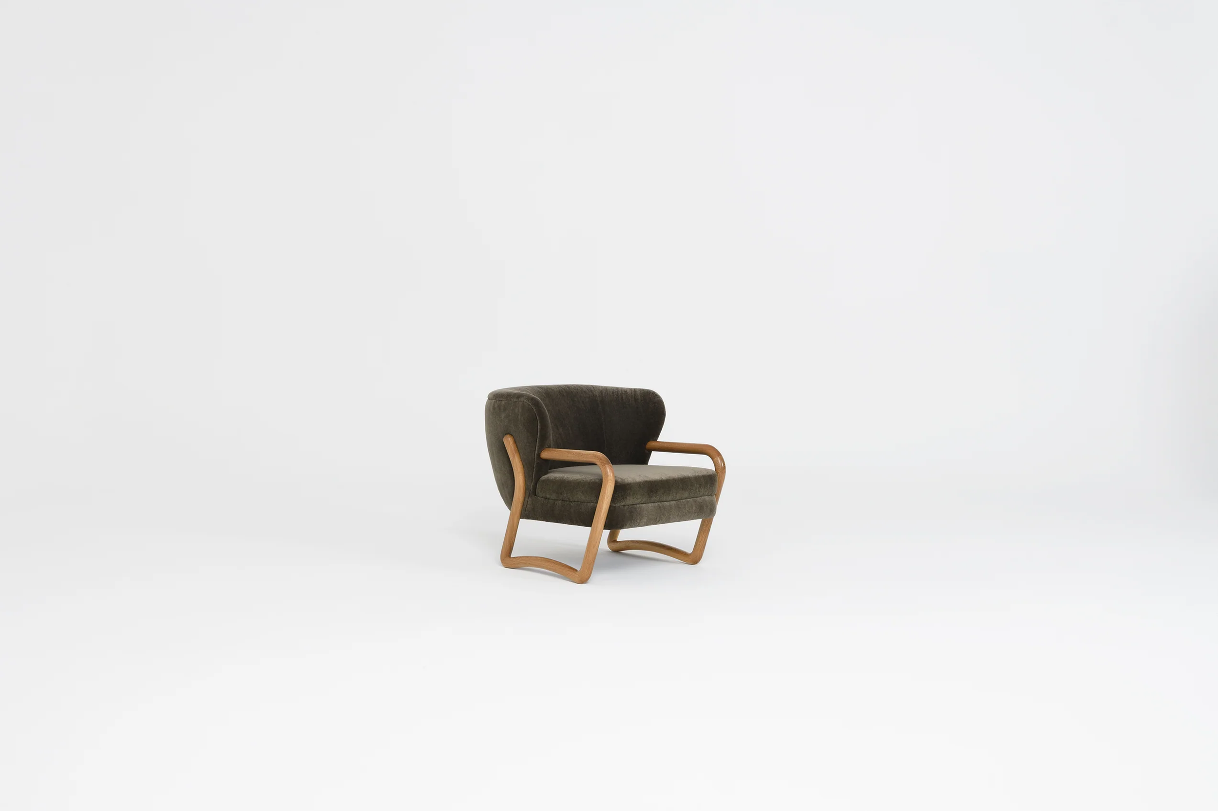 Polus Chair 016.png