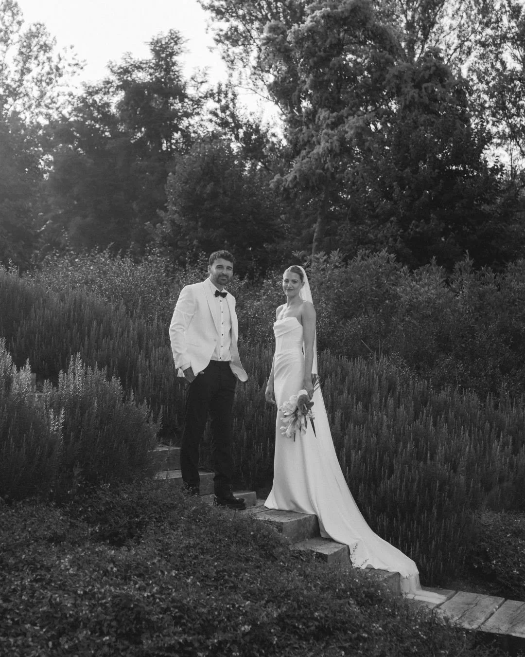 A little look into Laura &amp; Dan&rsquo;s European summer in Tuscany 🇮🇹 A mix of film and digital. @vocabolo_moscatelli #jasoncorrotophoto 

I&rsquo;ll be back in Europe in early September with @elopementcollective for a few selective dates, so if