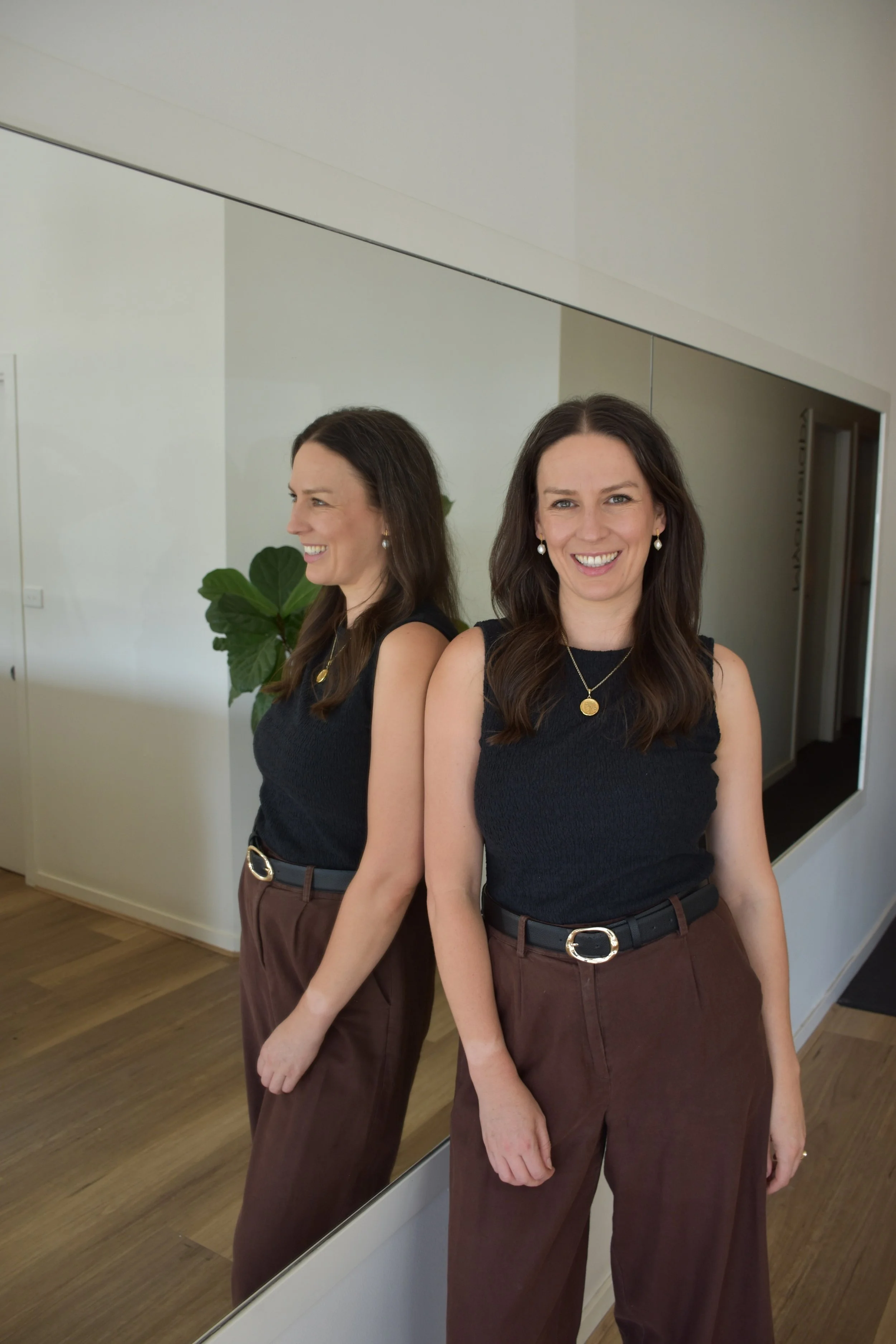 A registered Acupuncture and Chinese Medicine practitioner providing cosmetic acupuncture and facial rejuvenation treatments in a professional clinic setting