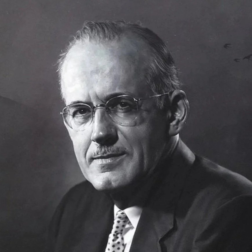 tozer-hero-3-CpOSNTjD.jpg