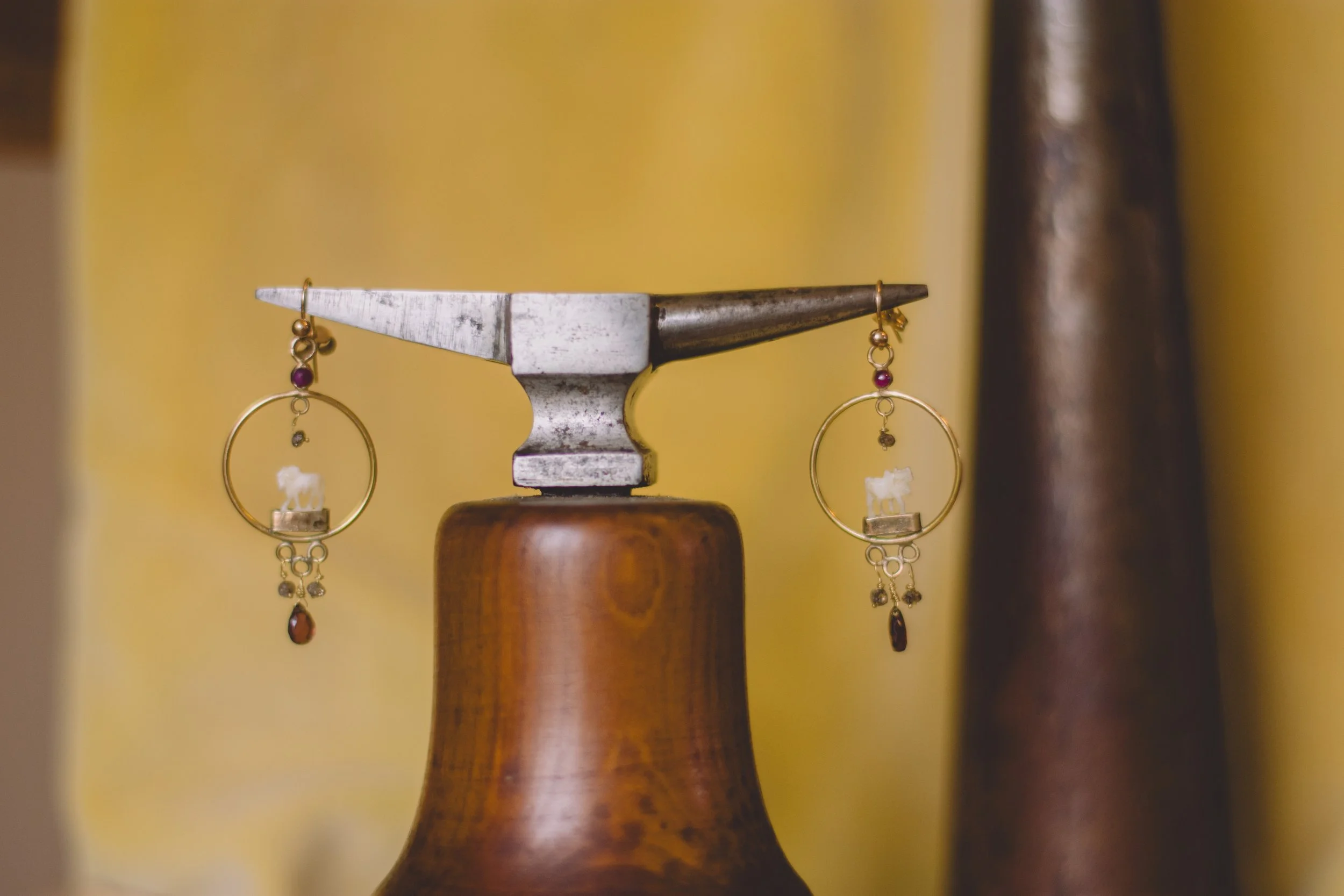 Sophie Jauncey, Silversmith, Mid Wales, Heirloom Alchemy, the concept To create pieces of updated jewellery from family heirlooms.book a consultation, Brecon based artist offering workshops and design projects Restring Pearls and beads.
