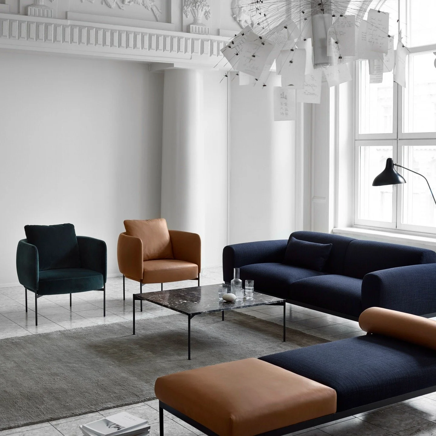 Bonnet Club Chair &auml;r den perfekta f&aring;t&ouml;ljen &ndash; oavsett om du vill imponera p&aring; g&auml;sterna hemma eller ge kontoret lite stilpo&auml;ng.

Med sina mjuka, rundade former &auml;r det som att f&aring; en kram. Och vi menar en r