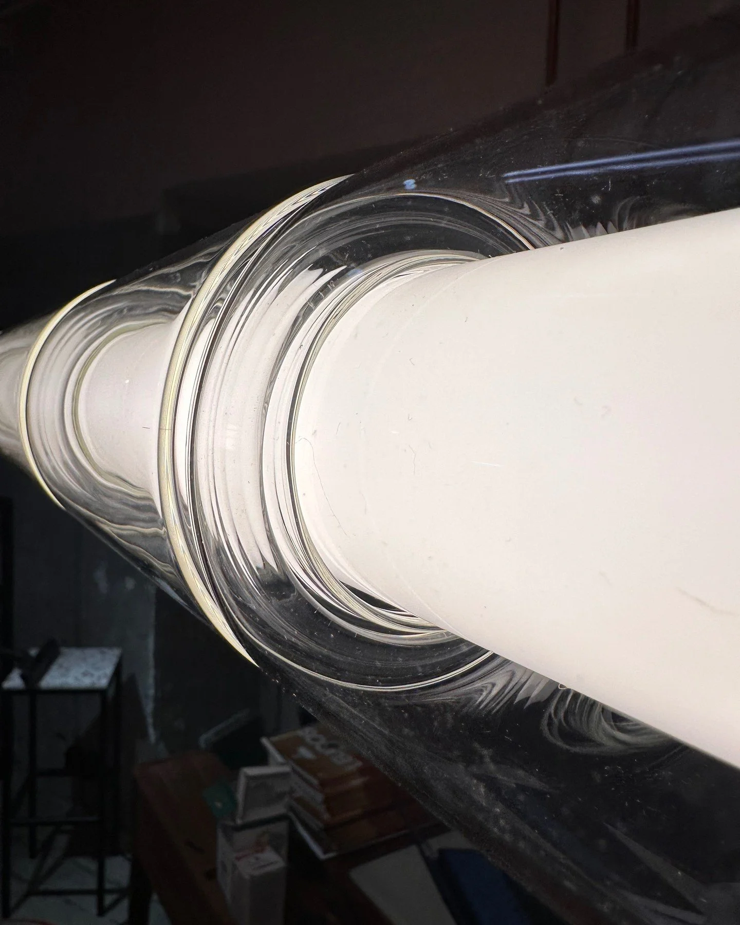 N&aring;got nytt har kommit till v&aring;rt showroom! Vi har &auml;ntligen f&aring;tt in exklusiva armaturer fr&aring;n italienska @leucos_official Med en perfekt balans mellan hantverk, design och innovation, lyckas de producera belysning som b&arin