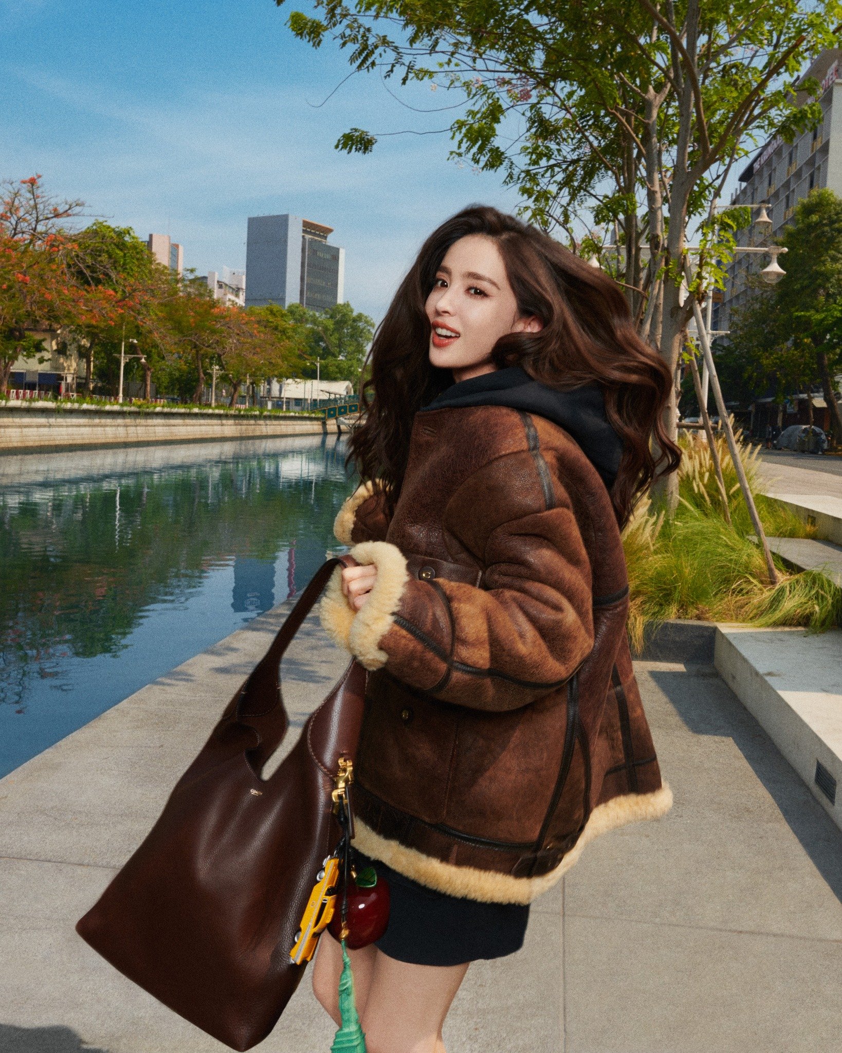 The Brooklyn Bag 39: Made for those who carry everything, all the time. 👜 Visit an Ariana store today and find your perfect everyday companion.
@sandtoncitymall
@vandawaterfront