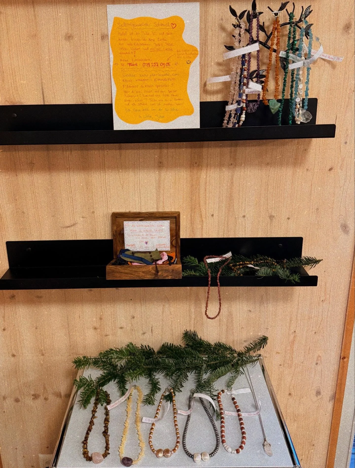 der kleine feine Weihnachtsmarkt in der Bauh&uuml;tte @cafe_bauhuette.ch hat seit Gestern offiziell ge&ouml;ffnet 🎄💎 ✨

Kommt und schaut vorbei 🥰

&bull;
&bull;
&bull;

#lokalunterst&uuml;tzen #supportsmallbusiness #supportlocalch
#zug #zugschweiz