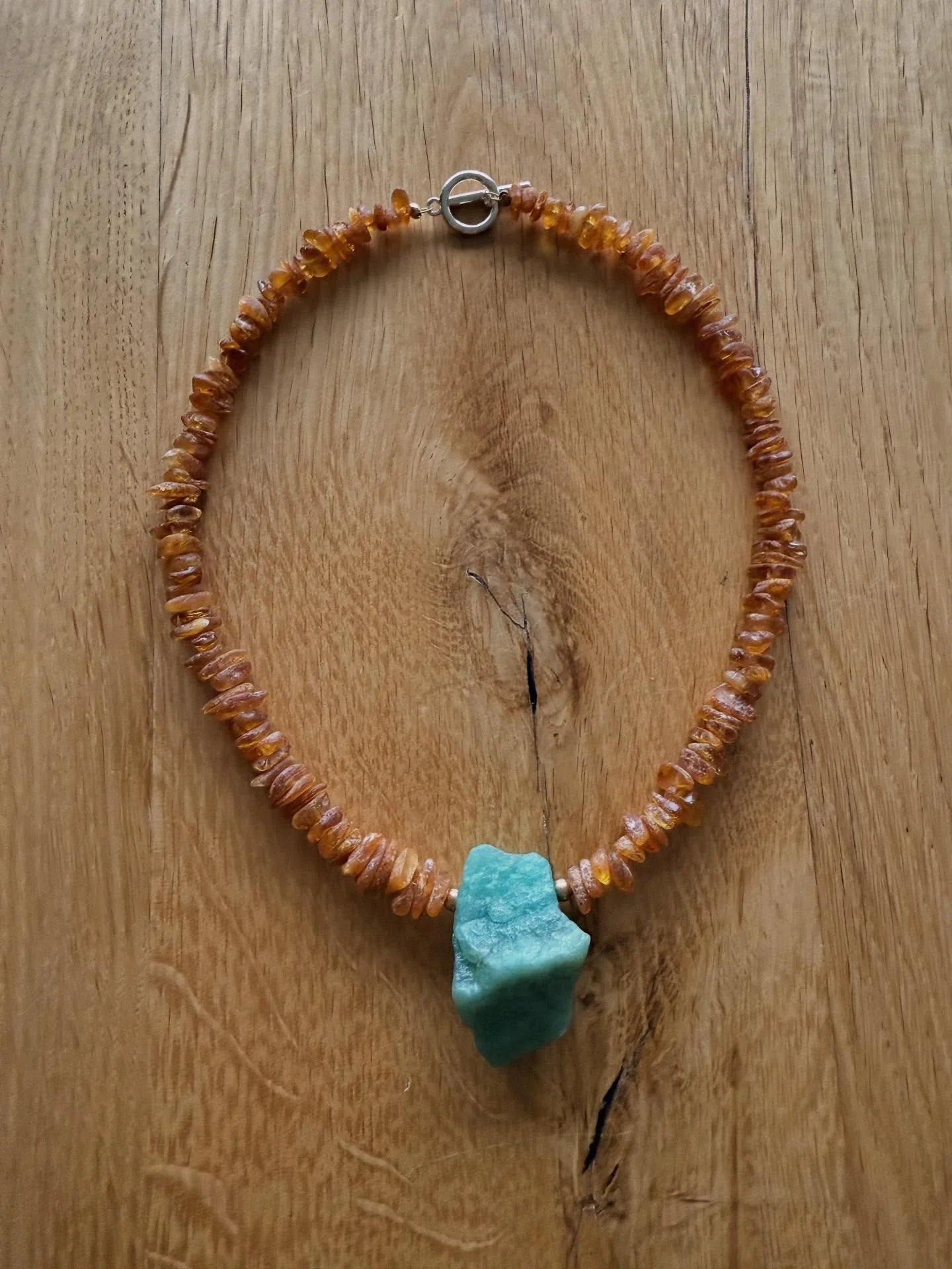 Erstes Lieblingsst&uuml;ck ✨✨
Made from Baltic Amber (Bernstein) &amp; Aventurin

Bernstein ~ fossiles Baumharz ~ wird seit Jahrhunderten als Schutz- und Heilstein verwendet. Es ist soo leicht und hat eine tolle Energie:
✨ Warm &amp; sonnig: leuchten