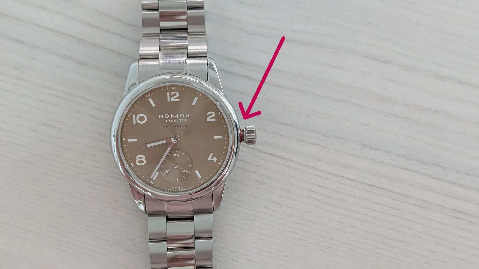 Nomos CLub Sport リューズ
