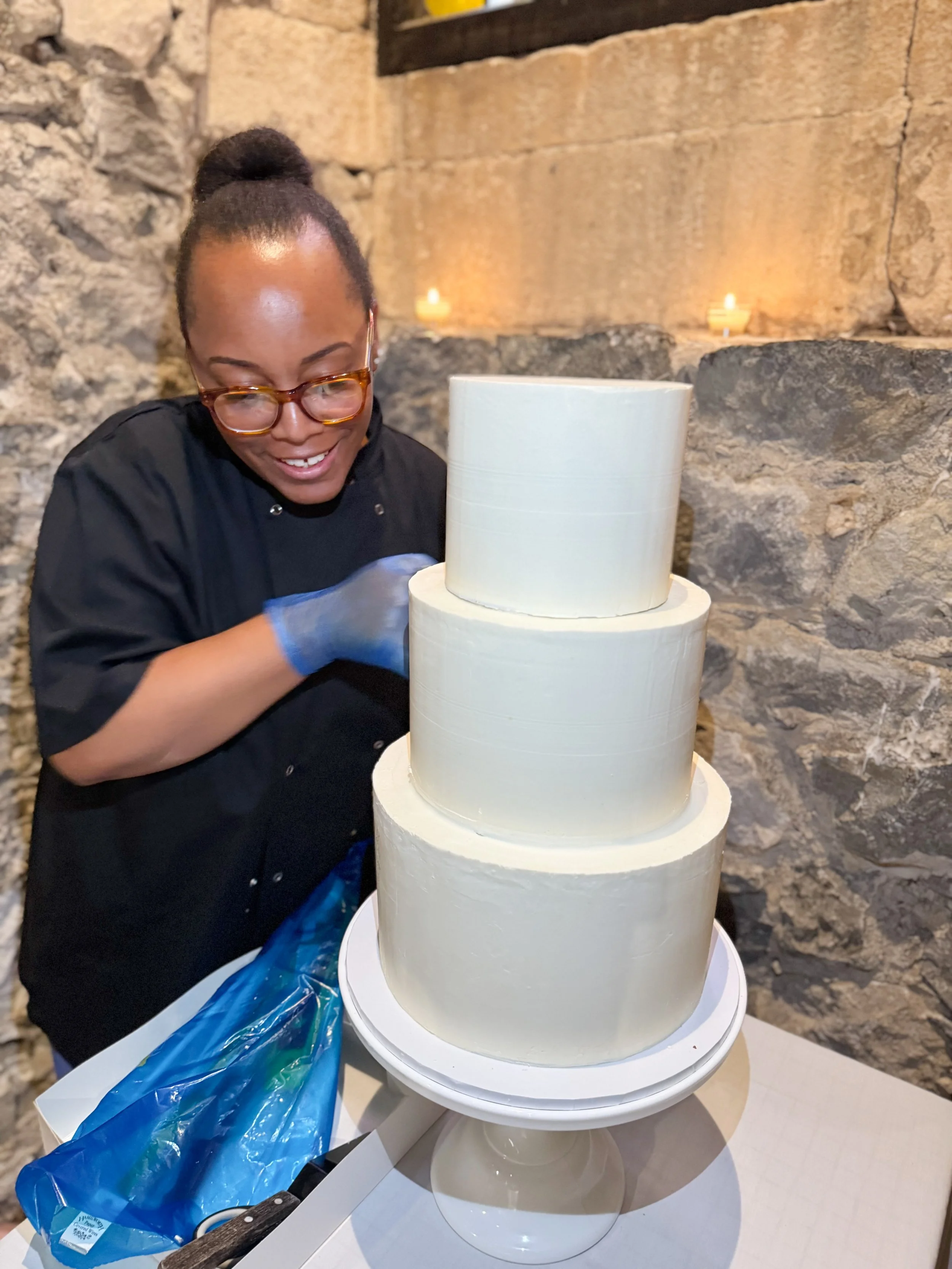 Decorating wedding cake at venue