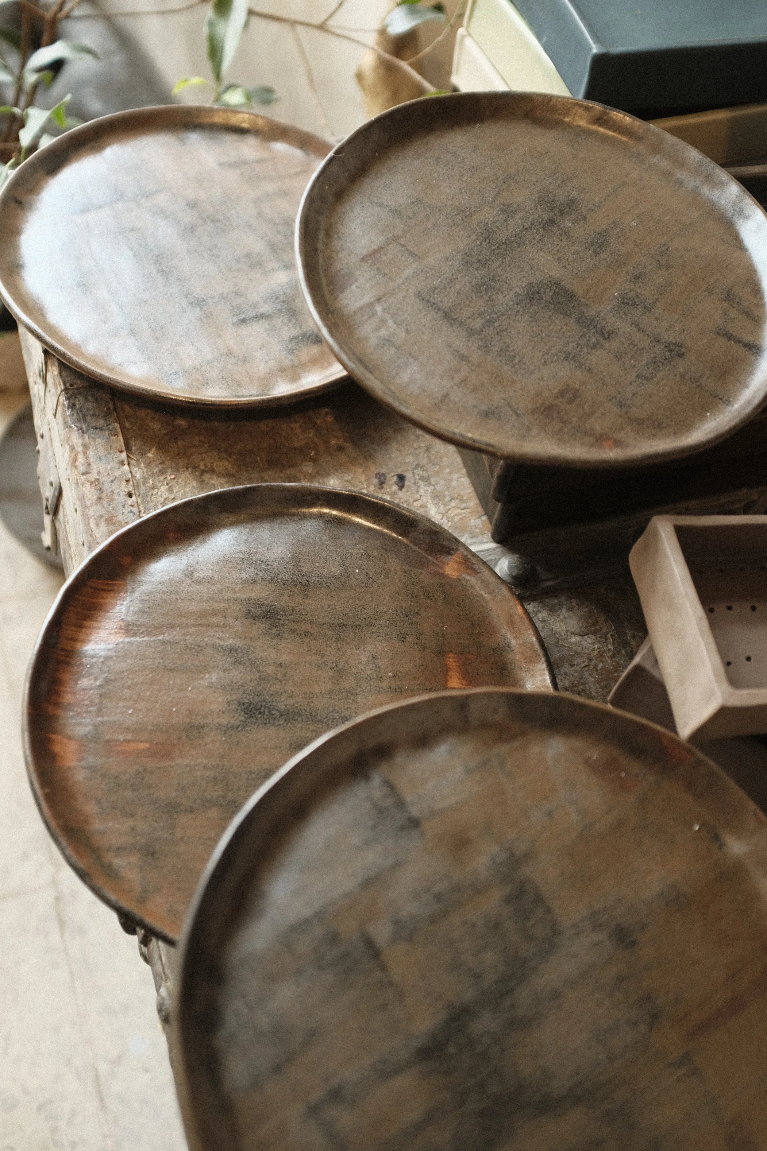 Stoneware flat dinner plates "River"