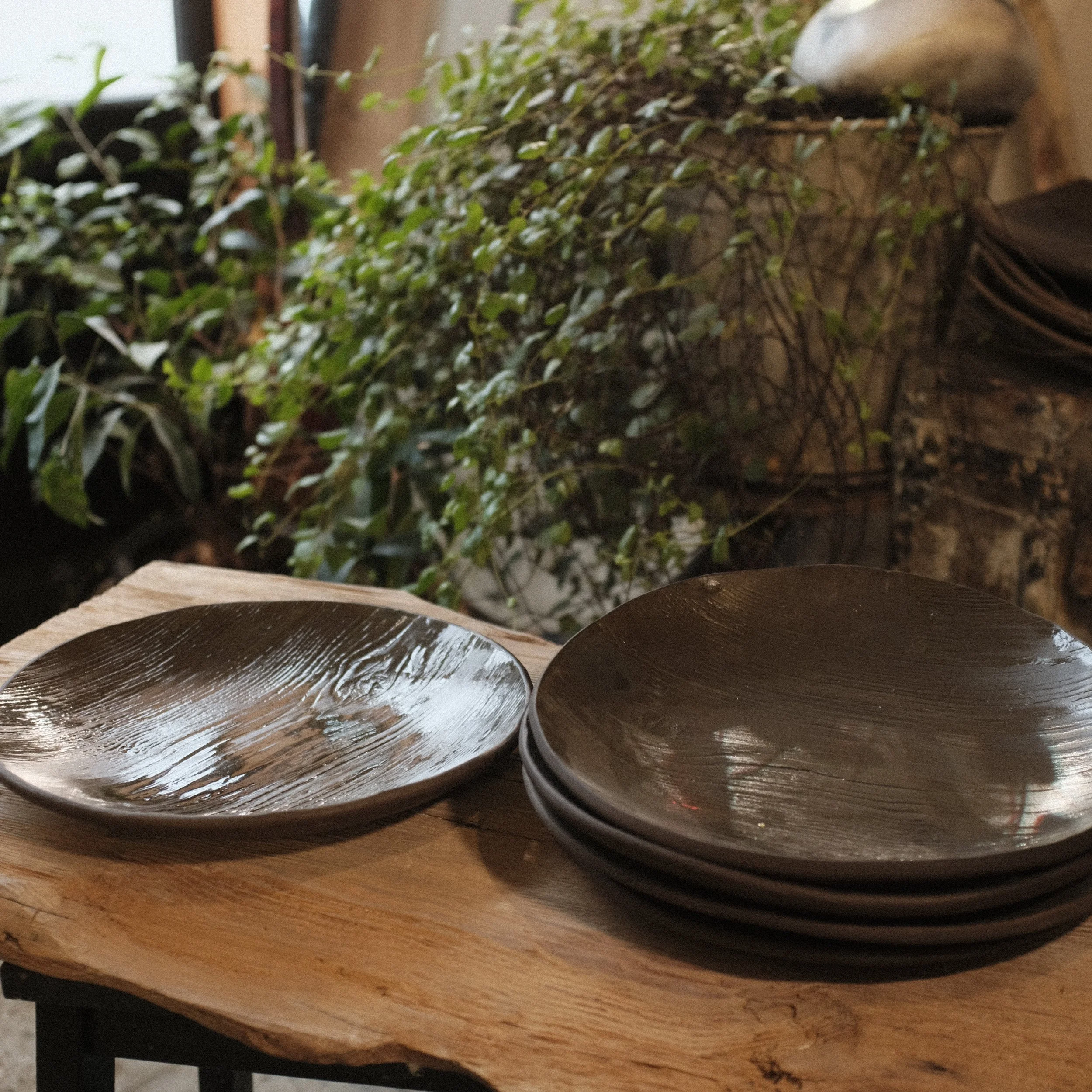 Ceramic "Wooden beam" dinner plate