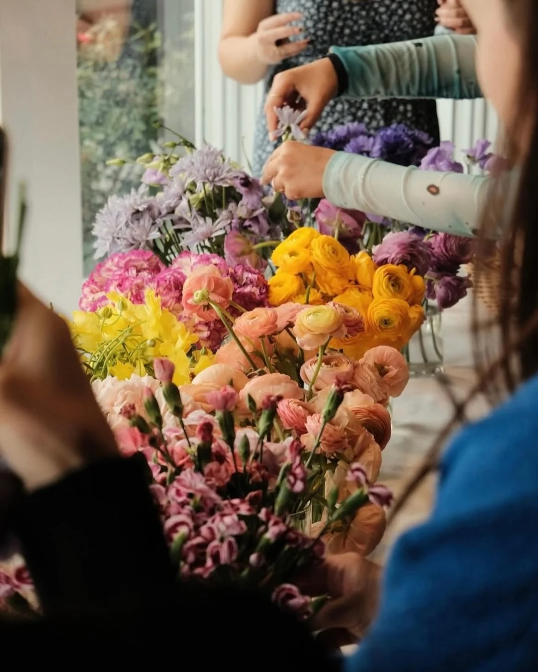 we&rsquo;re giving away 2 tickets to our upcoming event at Lola&rsquo;s Cafe!! 💐 if you&rsquo;ve been thinking about joining us for Flowers After Hours THIS friday, now&rsquo;s your chance!

to enter:
&bull; follow @bloomwithjes and @lolascafenj
&bu