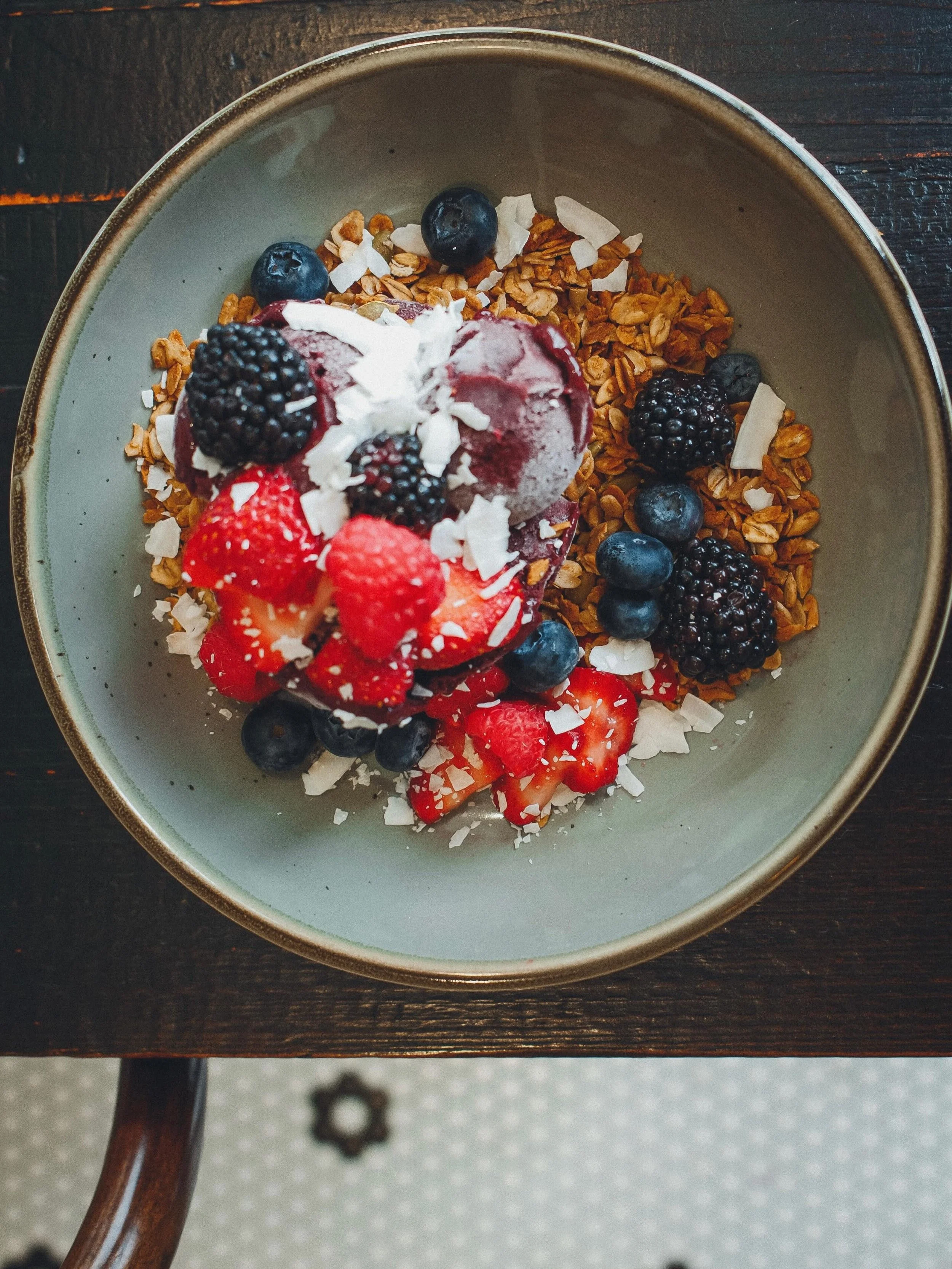 sunshine, iced coffee, and acai bowls ☀️

cool down this weekend with an iced coffee and try our new Acai Bowl, topped with homemade granola, mixed berries, and coconut flakes. 🫐🥥

grab a seat on the patio and soak up the sunshine, or escape the he