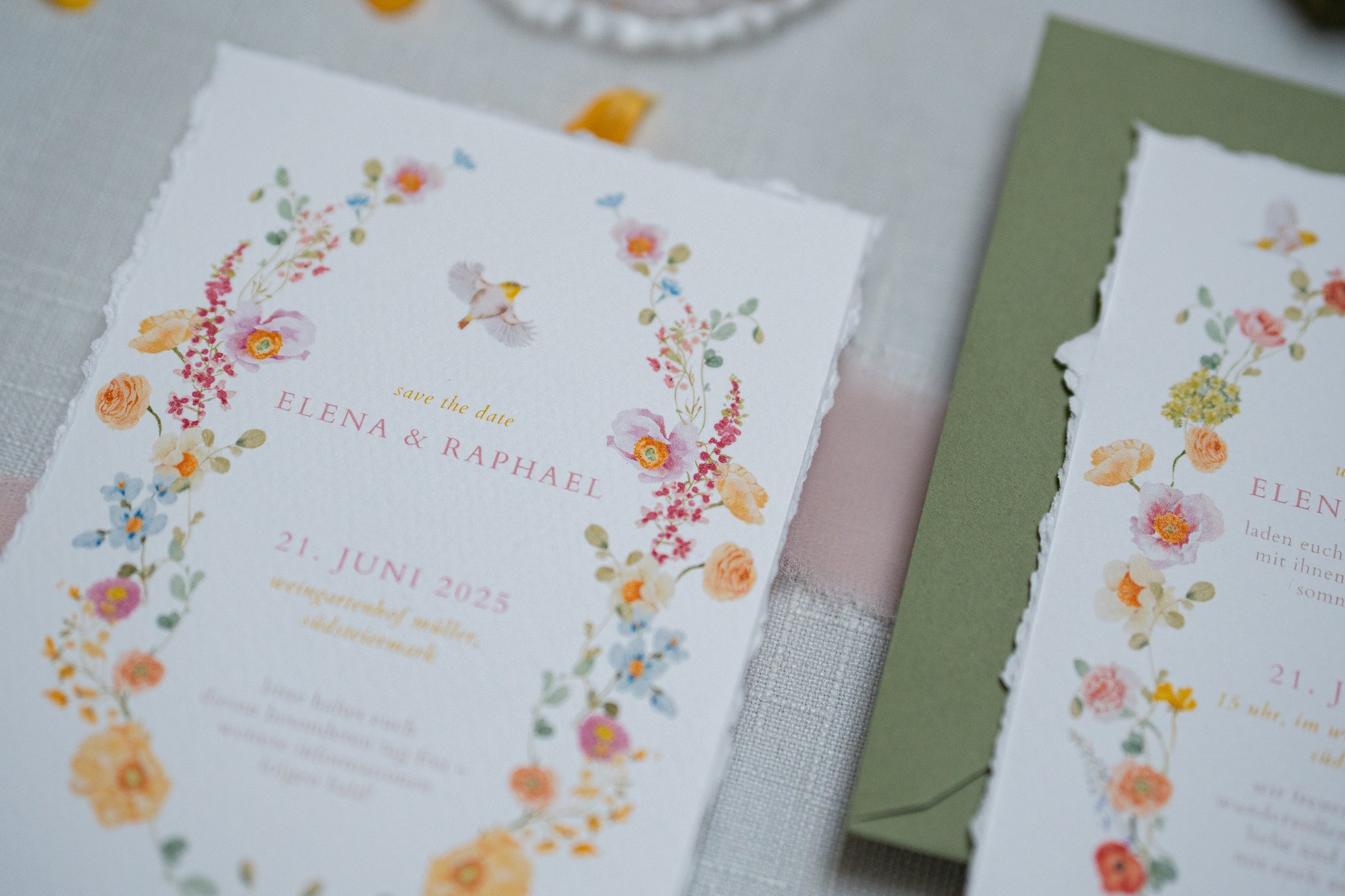 Zarte Save-the-Date-Karte im floralen Aquarellstil zum Selbstbearbeiten in Canva. Perfekt für Sommerhochzeiten. Sofort-Download & einfach anpassbar.
