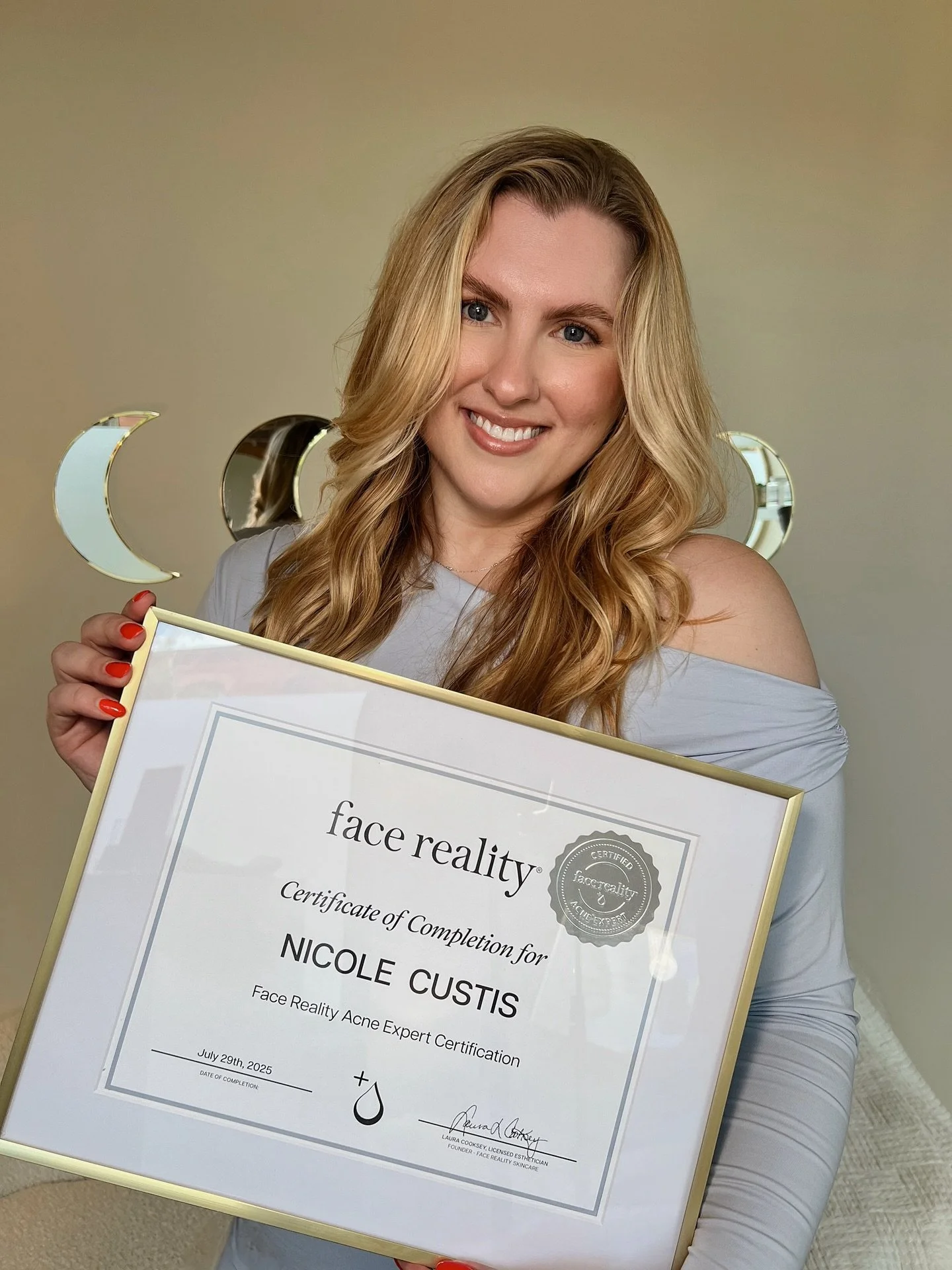 This has been a LONG time coming but Everglow Esthetics is finally offering 𝘍𝘢𝘤𝘦 𝘙𝘦𝘢𝘭𝘪𝘵𝘺 𝘈𝘤𝘯𝘦 𝘛𝘳𝘦𝘢𝘵𝘮𝘦𝘯𝘵𝘴 🩵⁣
⁣
Treating acne is one of my absolute 𝐩𝐚𝐬𝐬𝐢𝐨𝐧𝐬 when it comes to esthetics. It was one of the driving factors