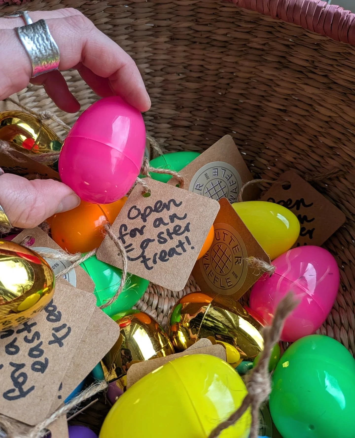 The Easter Bunny has been working overtime on this one (which is pretty frustrating as he charges time and a half 💀)&hellip;but it&rsquo;ll all be worth it 🐰
Herne Hill and Balham, we&rsquo;ll be hiding almost 50 of these Easter eggs all around the