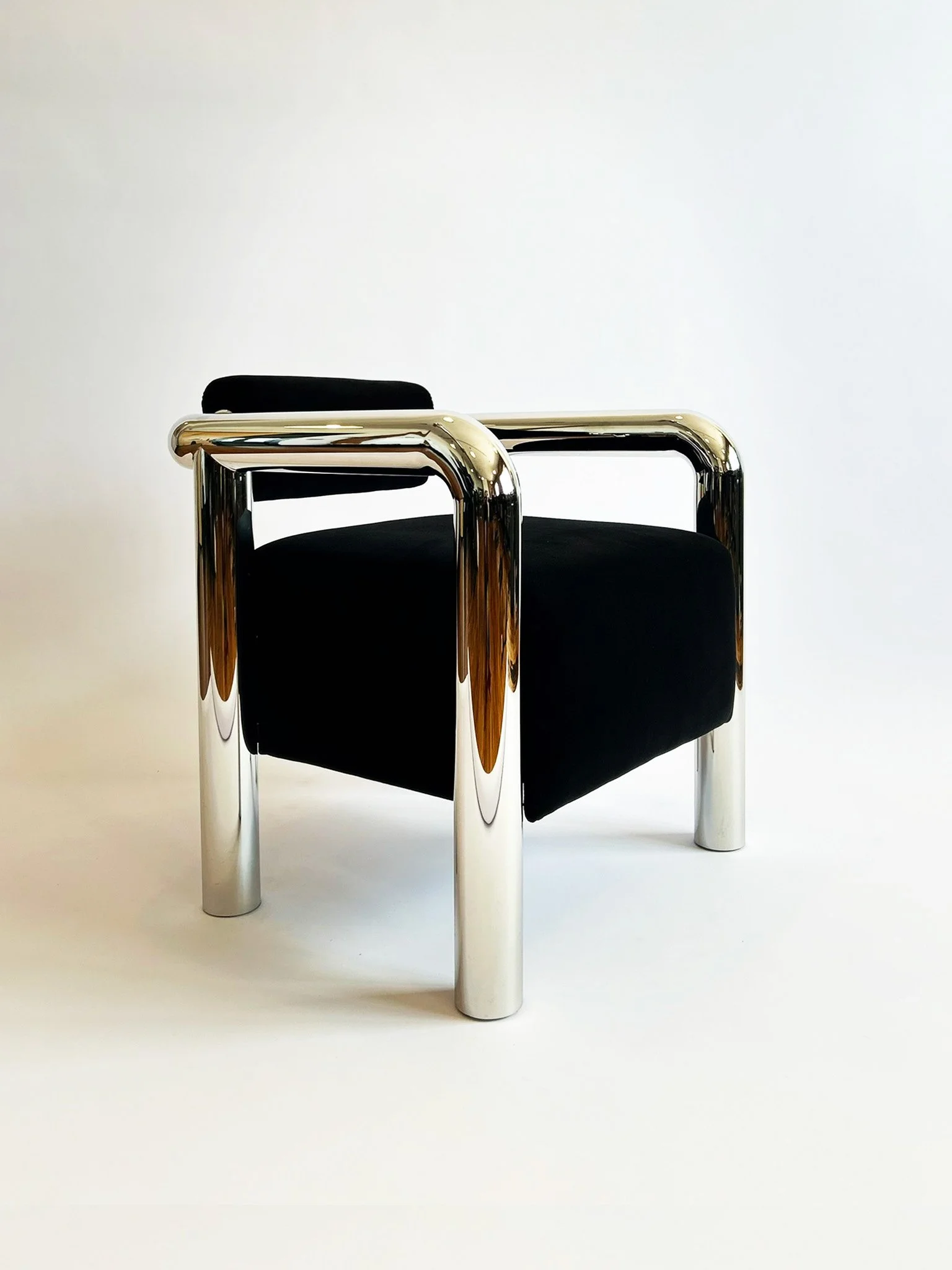 TUBE CHAIR CORNER
