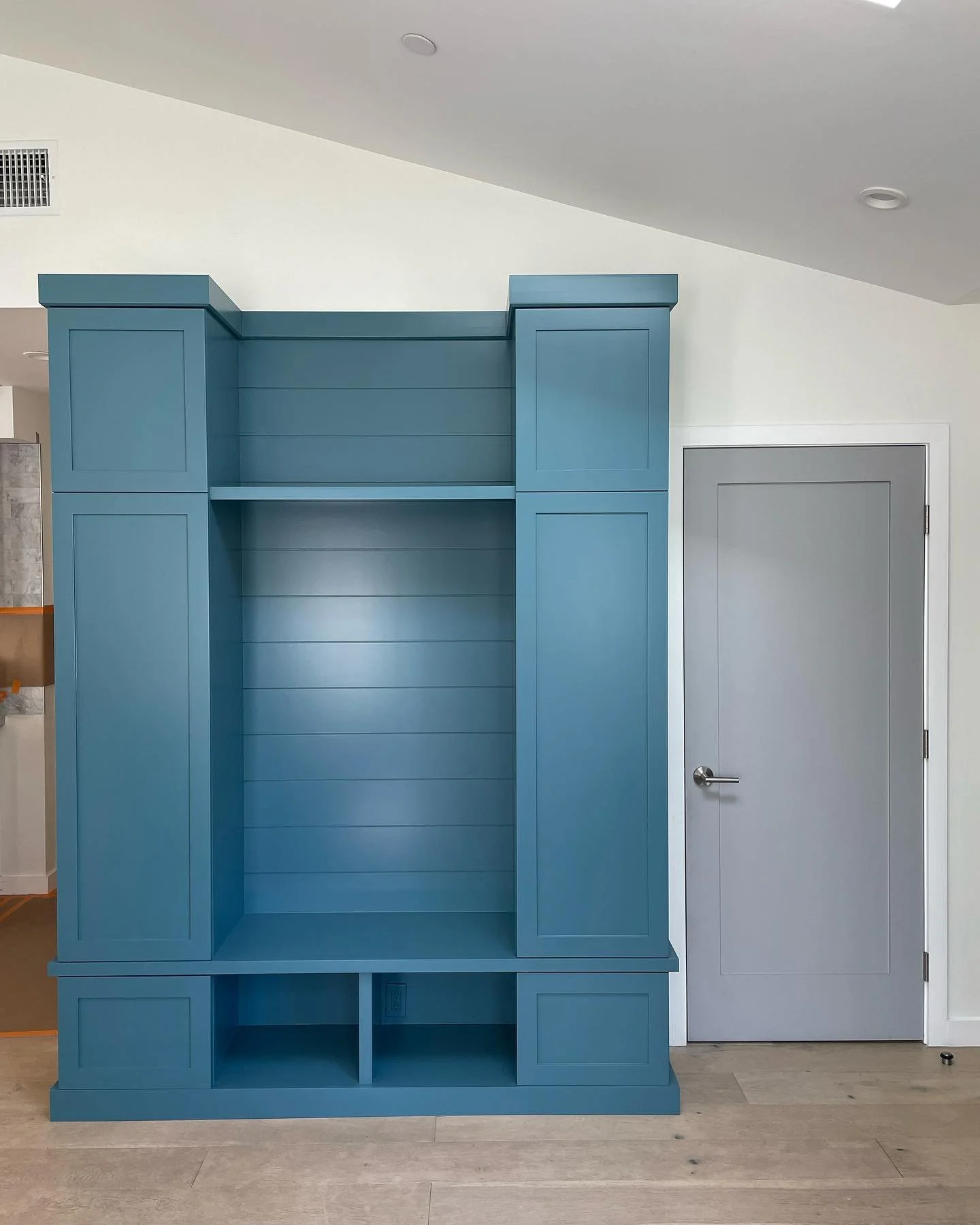 Stoked on these cabinets we just finished spraying today 

Especially the @farrowandball &ldquo;sloe blue &ldquo; mud room cabinet

The way @farrowandball paint reflects light is just different; soft and inviting 🎨