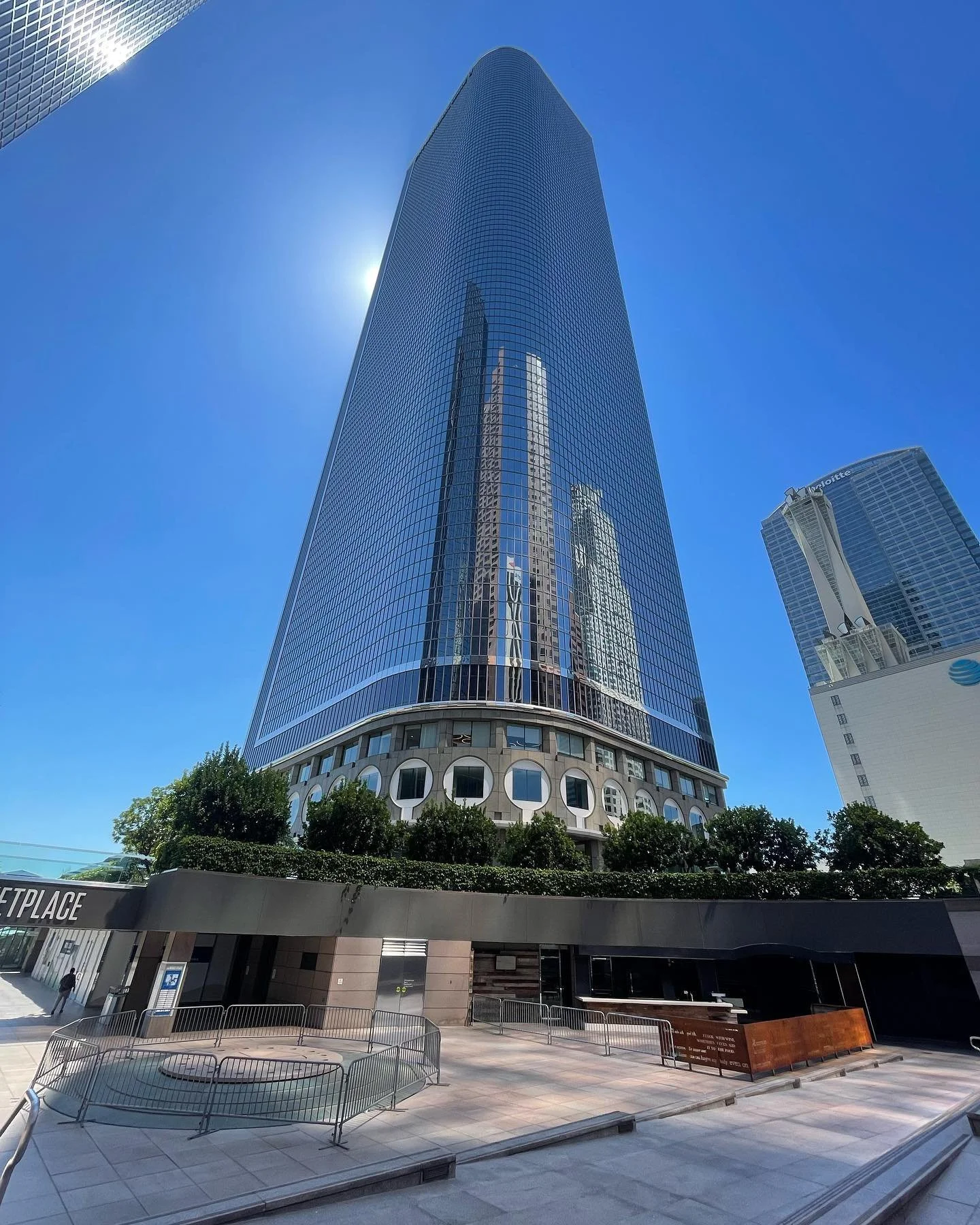 ✨ Crisp paint canvases, clean vibes🎨 We prepped the perfect backdrop for stunning art installations in this downtown LA sky-rise office. The sleek, modern background highlights each piece and transforms the workspace into an inspiring environment.

