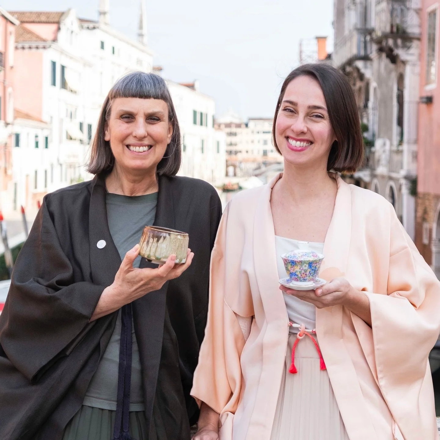 Il Natale &egrave;, da sempre, un momento di condivisione.

E quest&rsquo;anno, per noi di Ar-Tea, ha avuto un significato ancora pi&ugrave; speciale.
Negli ultimi giorni abbiamo visto tante persone entrare nella nostra Boutique per scegliere un rega