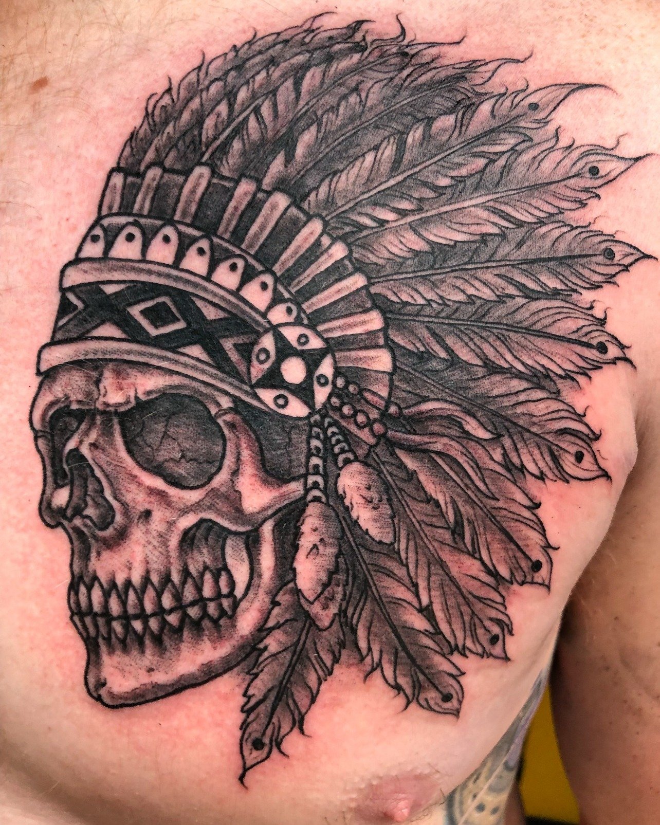 This skeletal indigenous headdress will live forever thanks to @lewhands !

To get on Lew's books, check the link on our website, give us a call, shoot us and email, or walk on in.

#Timeless #TimelessTattoo #Atlanta #AtlantaTattoo #ChestTattoo #Skel