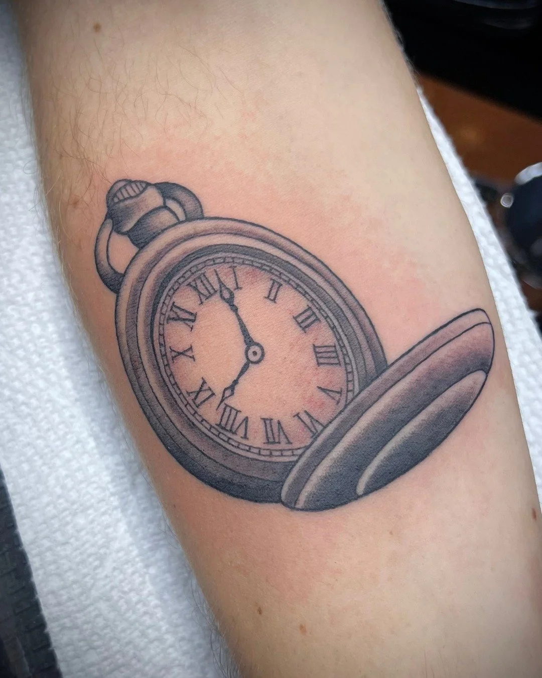 Don't forget to Fall Back an Hour for DST! Or to reach out to book your next tattoo!

Inked by @blake_does_tattoos 

Check out the portfolios on our website and use the link to book your next consult or appointment!
Walk Ins always welcome!

#Timeles