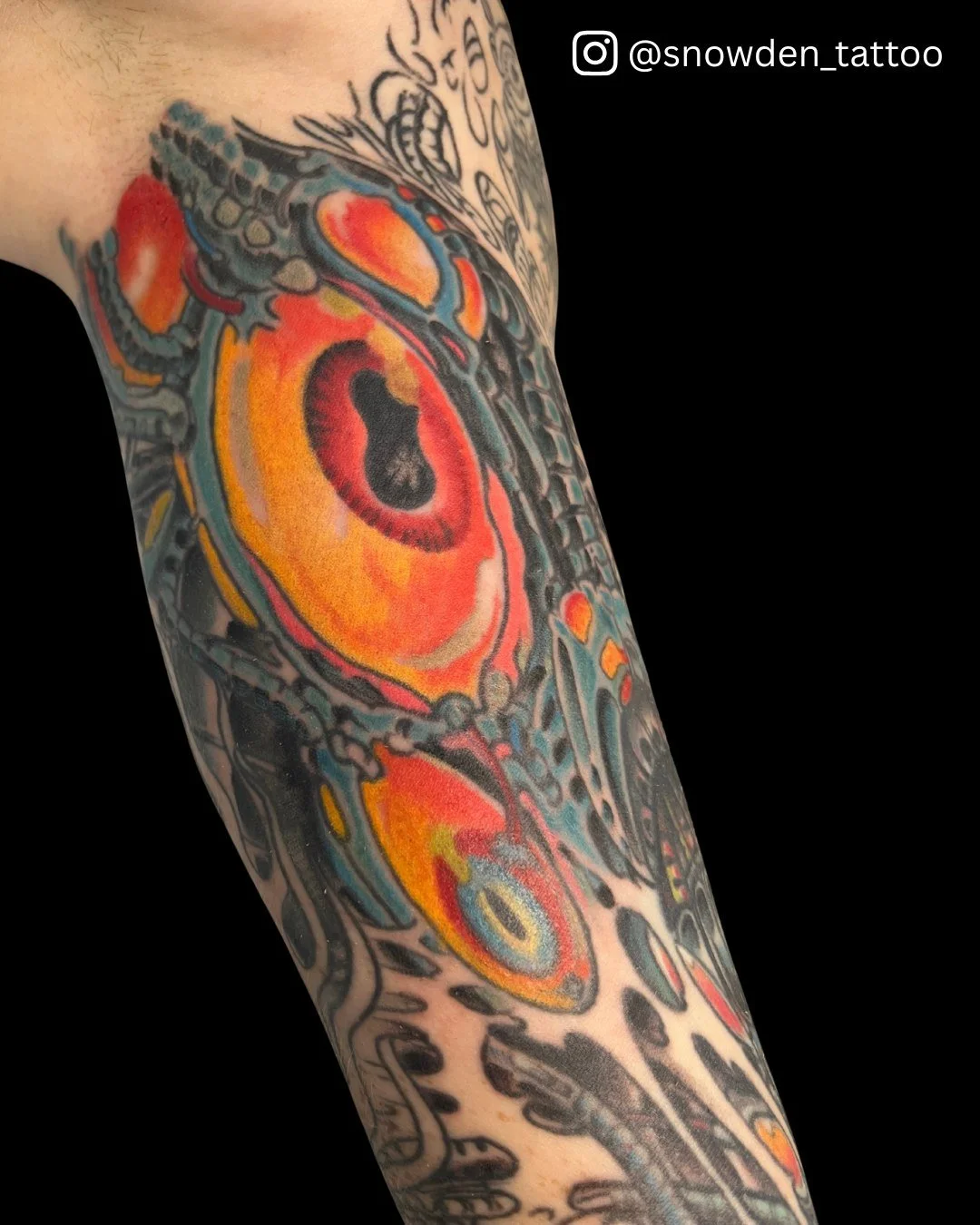 Hitting that sweet spot with this awesome addition to an on-going custom bio-mechanical tattoo by @snowden_tattoo !

Want to consult on your next custom piece? Give us a call or check out our website to snag a spot on Andrew's books!

#TimelessTattoo