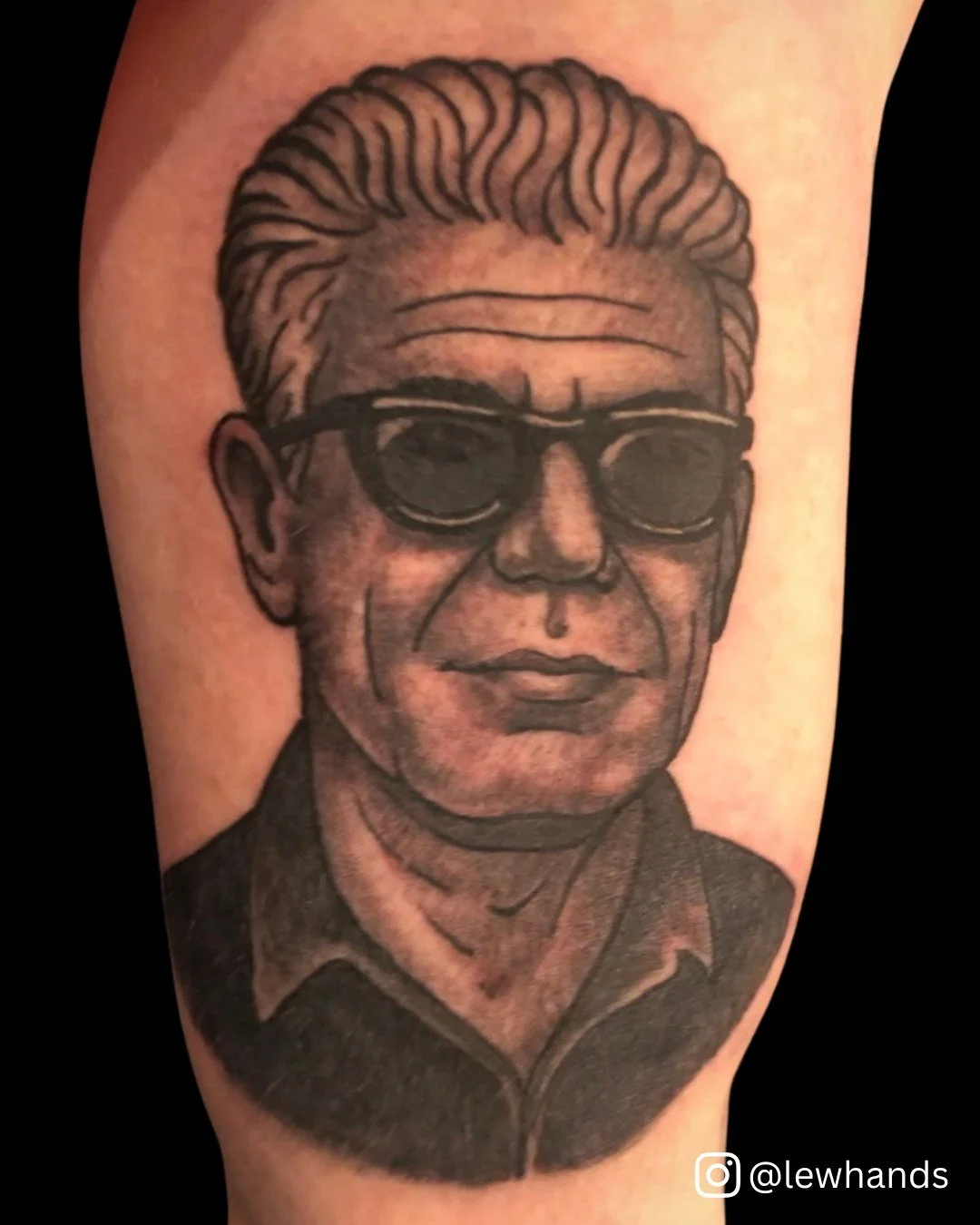 Anthony Bourdain famously told us, "your body is not a temple; it's an amusement park. Enjoy the ride!" 

By @lewhands 

Grab a spot on Lew's book through the link on our website!

#TimelessTattoo #Atlanta #AtlantaTattoo #AnthonyBourdain #B