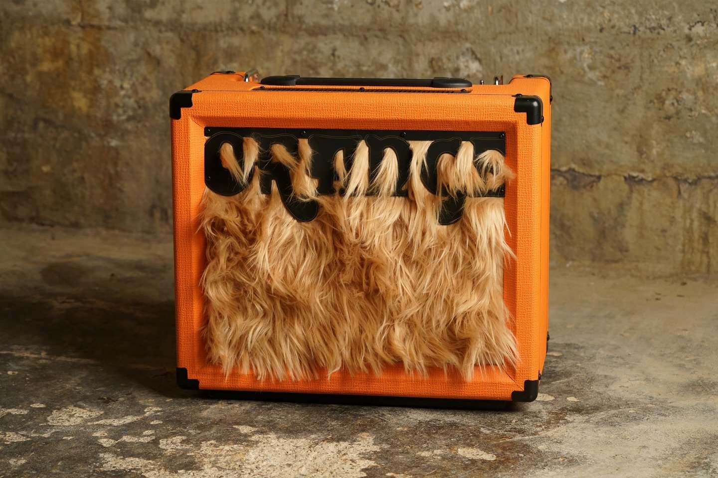 This fuzzed up Rocker 15 from @orangeamplifiers is also up for sale this weekend. 

I bought this amp new about 6 years ago and it has served me quite well. Everything is in excellent working order, it&rsquo;s mostly been used for playing at home wit