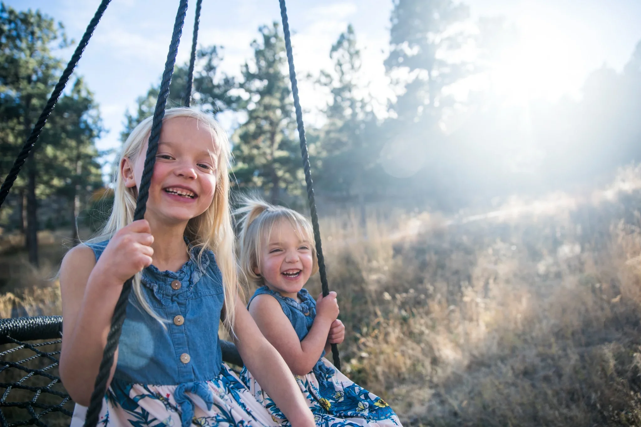 Sisters-Lookout-Mountain-Golden-Colorado-Family-Photography.webp