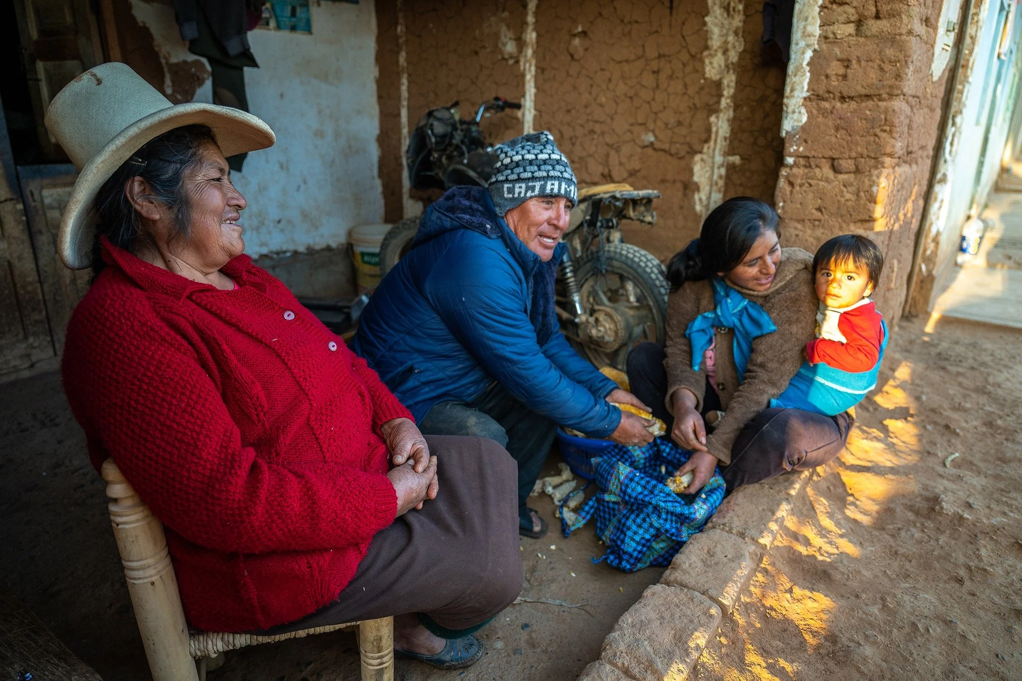 Family-Portrait-Peeling-Potatoes-Hualcayan-Peru-Ryan-Kost-Photography.jpg