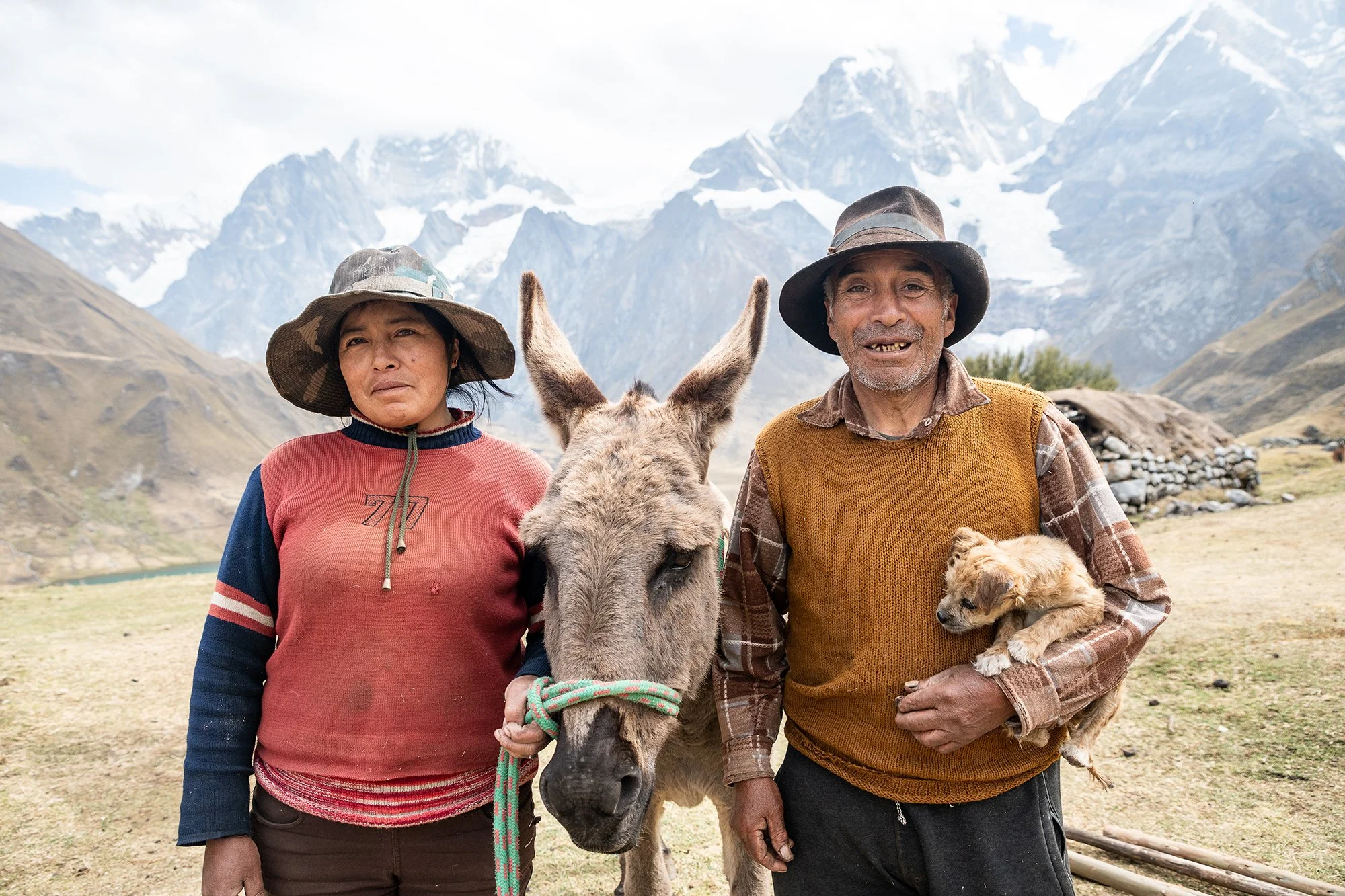 Laguna-Carhuacocha-Family-Portrait-Ryan-Kost-Photography.jpg