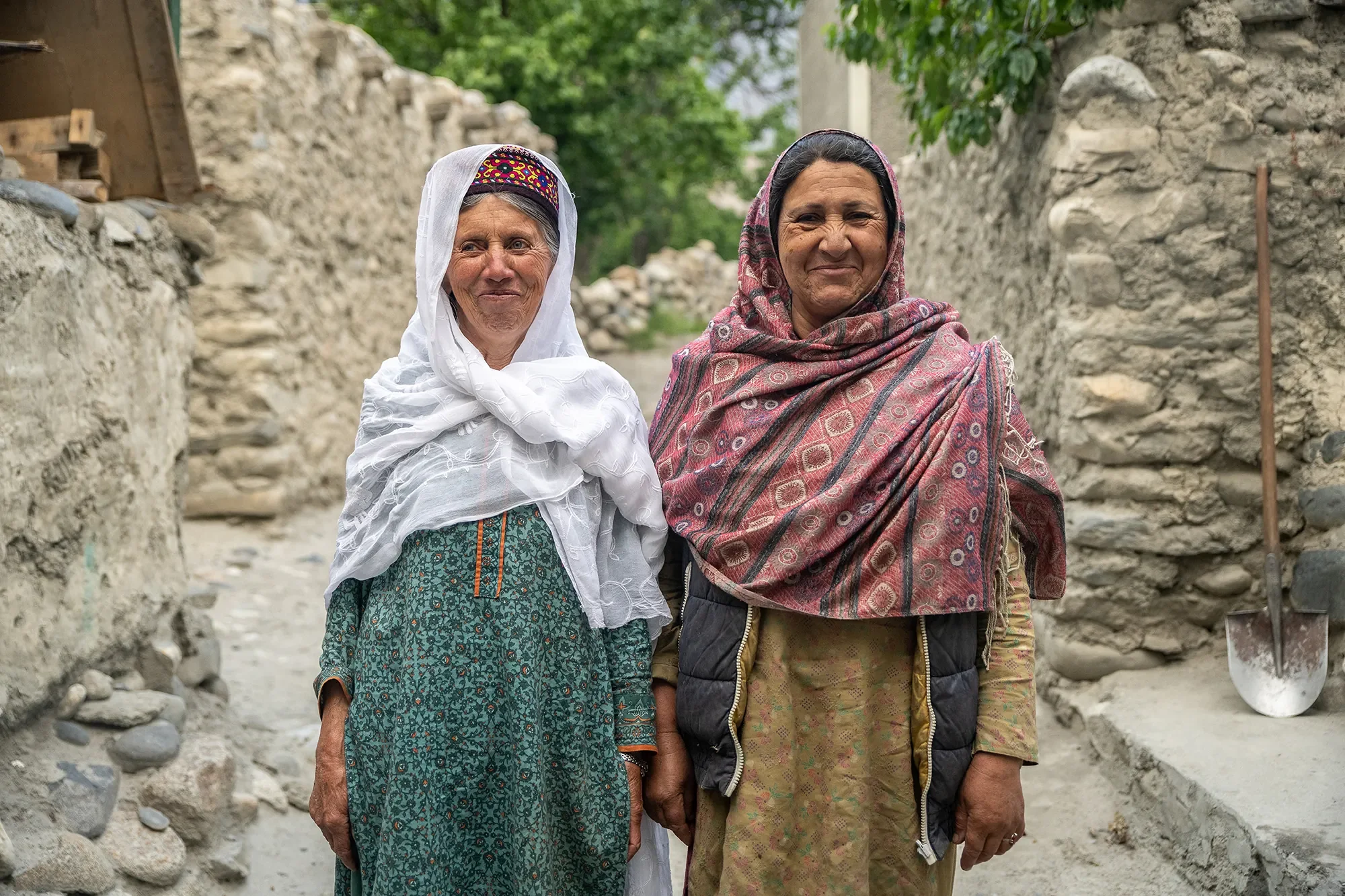 women posing passu.webp