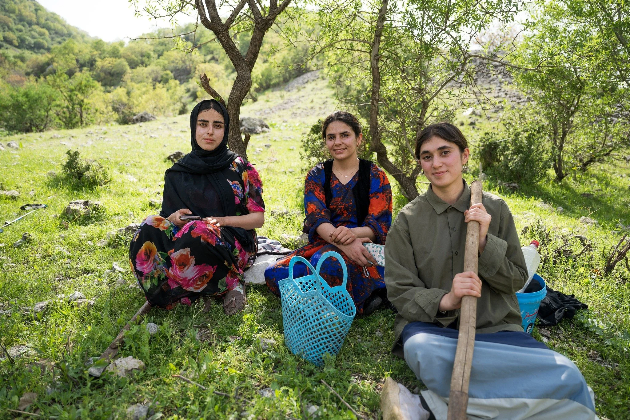 Zagros-Mountain-Trail-Sisters-Family-Portrait-Ryan-Kost-Photography.jpg