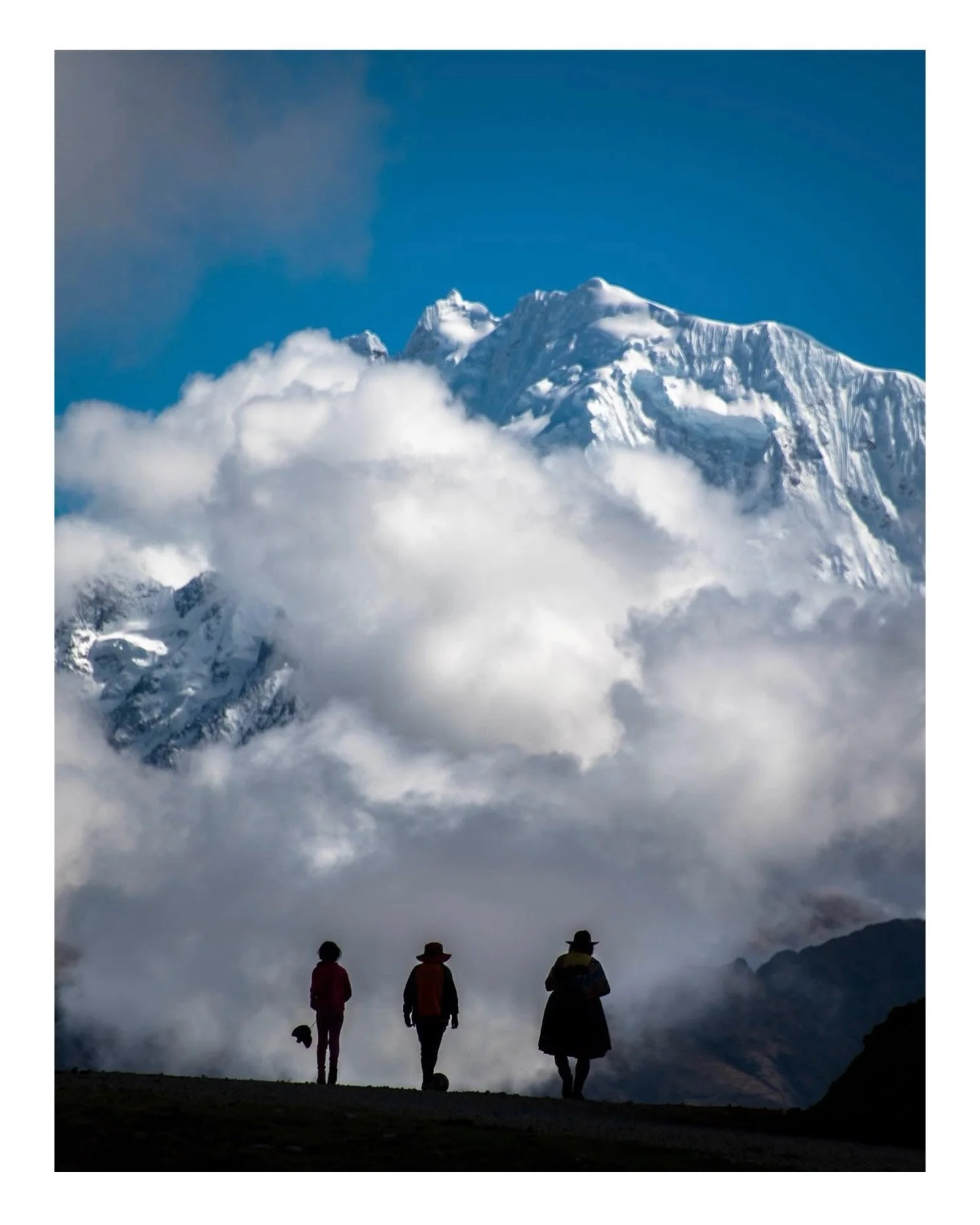 The art of the silhouette. Always chasing shadow and light. 

A global slideshow of connection with each other and the land.

#silhouette #coloradophotographer #shadowandlight #visualstoryteller #chasinglight @natgeoyourshot @documentaryfamilyphotogs