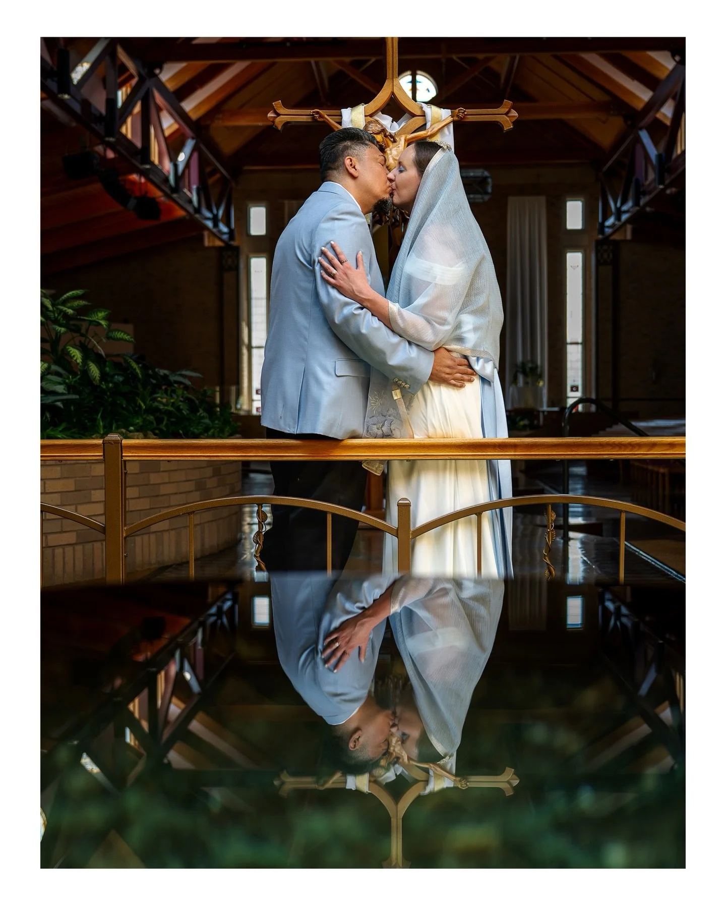Light. Drama. Action.

A beautiful, intimate ceremony at Spirit of the Christ Church in Arvada. 

#coloradoweddingphotographer #arvada #chasinglight #coloradoelopementphotographer #churchwedding
