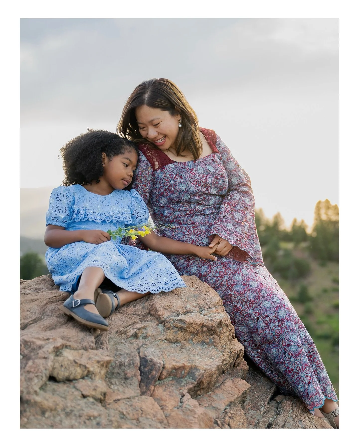 It&rsquo;s all about those authentic tender moments.

#coloradofamilyphotographer #denverfamilyphotographer #momanddaughters #tenderlove #coloradofamilyphotography