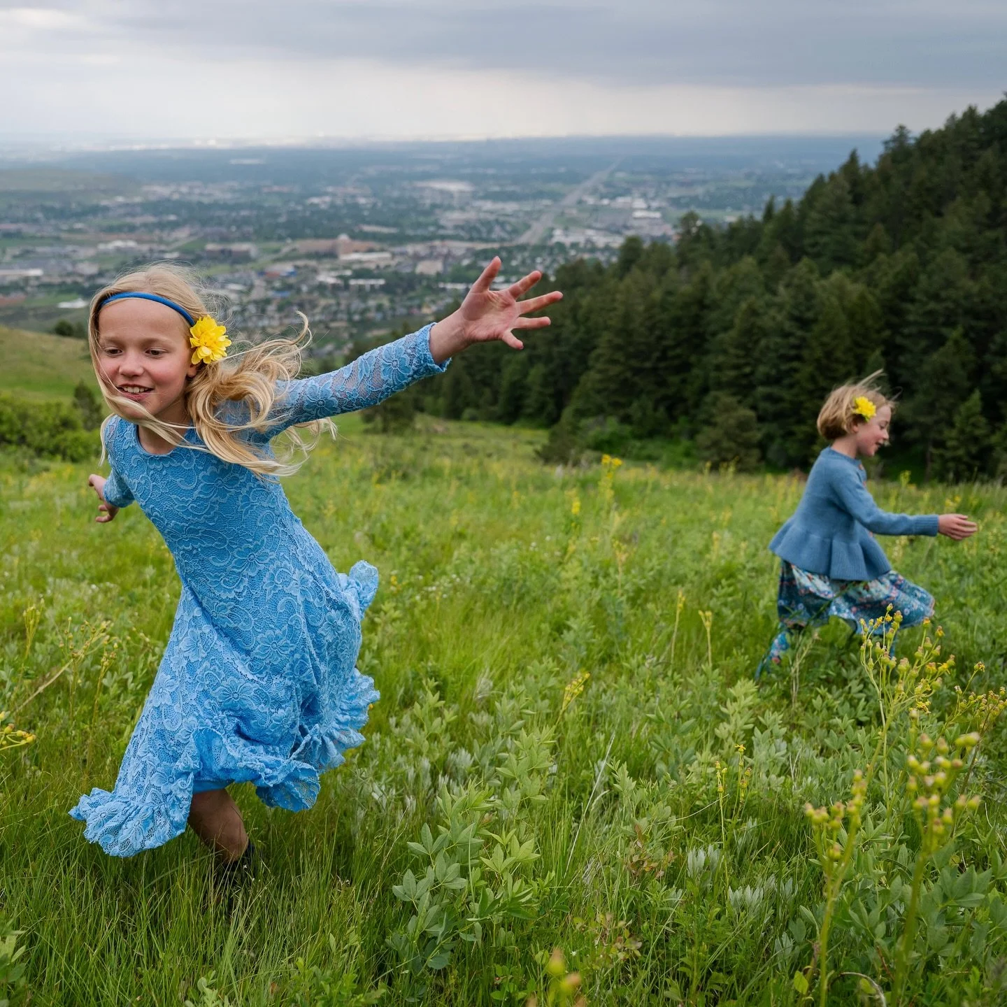 Running wild and free. 

Sisters exploring their beautiful backyard together.

#goldencolorado #sisterlove #coloradolife #coloradofamilyphotographer #staywild