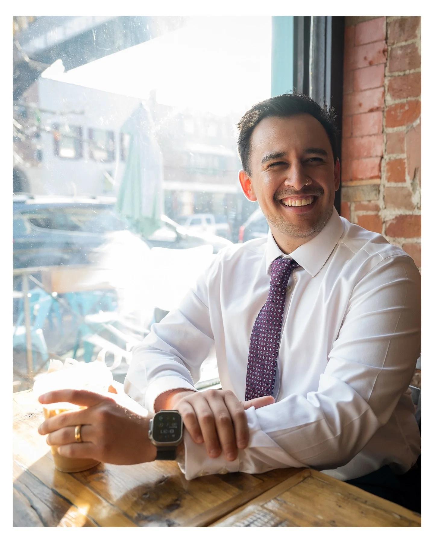 Looking for natural, relaxed, and professional business headshots or portfolio images? I&rsquo;ve got you covered. Nothing stiff or pretentious. Just genuine, warm, and inviting images that help you connect with the people you want to work with.

I h