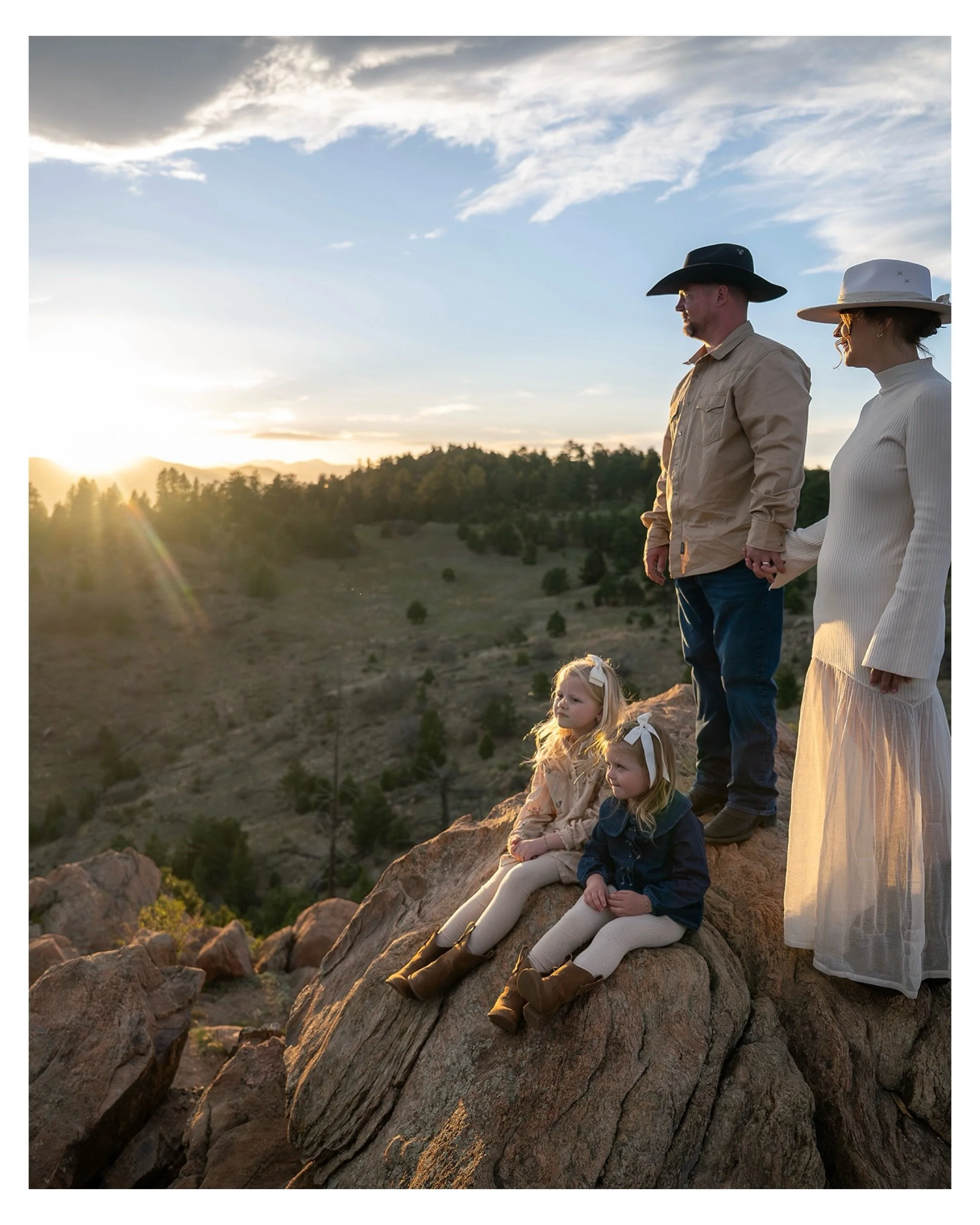 What a beautiful golden hour with @alaina_murtari @murtarifrank and their lovely daughters capturing memories during their Colorado family vacation. 

 Family photos become heirlooms over time. A way of holding onto fleeting seasons as the train of l