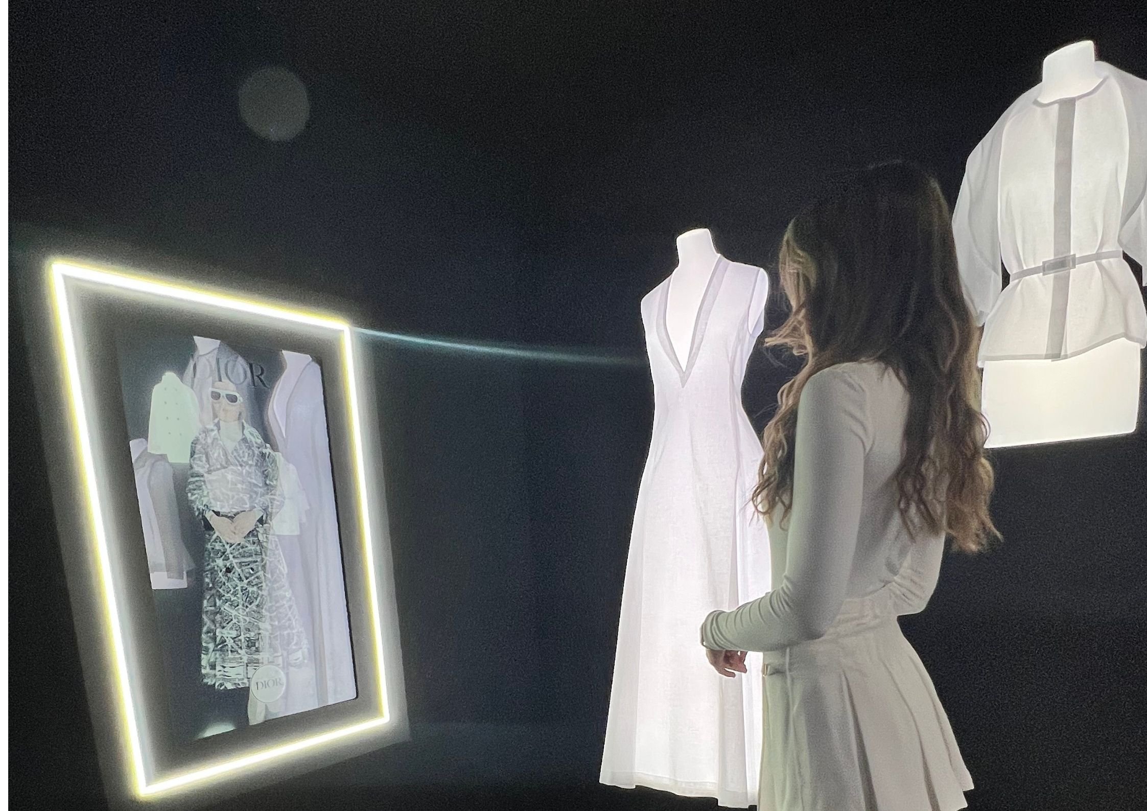 London, March 2023 - 

at the VOGUE x Snapchat exhibition, curated by Edward Enninful OBE, using Augmented Reality to transform fashion designs.