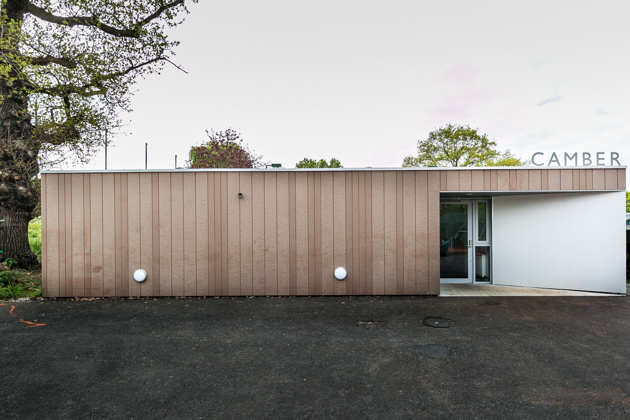 David Money Architects Dulwich Tennis Clubhouse entrance.jpg