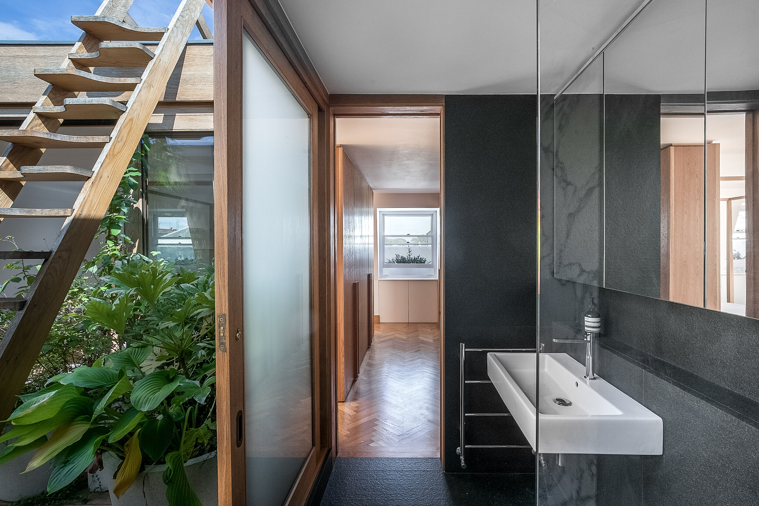 David Money Architects Kensington Penthouse bathroom view photo Taran Wilkhu.jpg