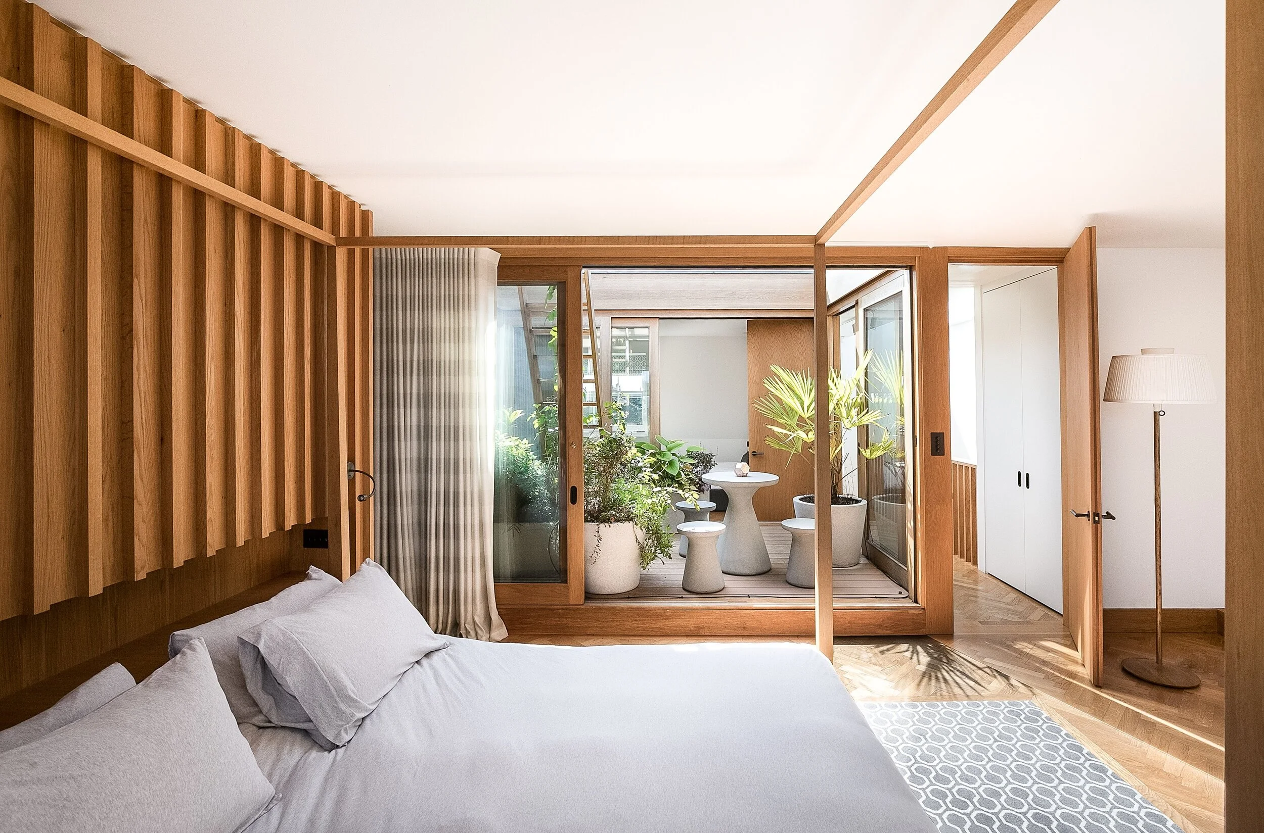 David Money Architects Kensington Penthouse bedroom photo Taran Wilkhu.jpg