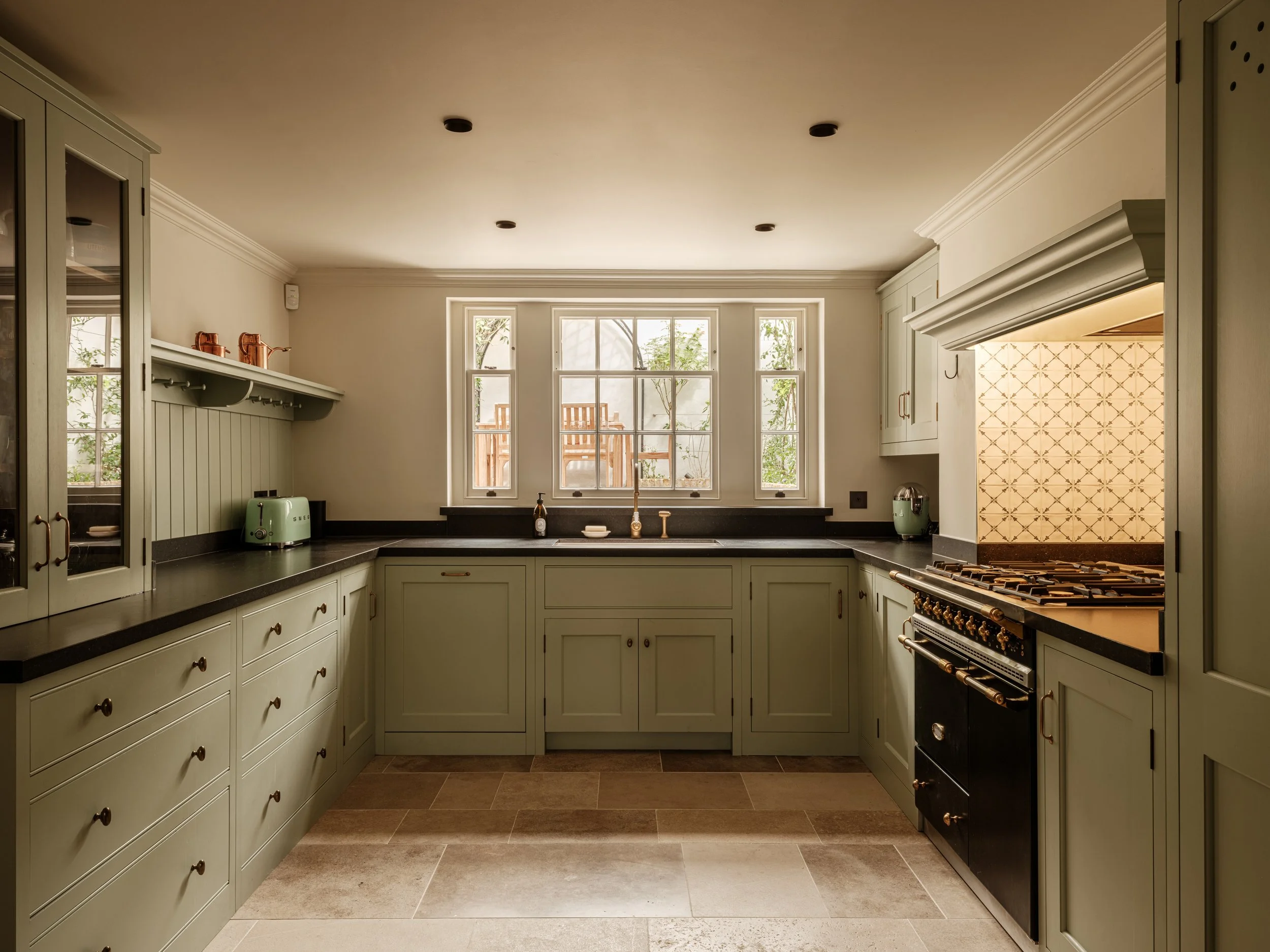 David Money Architects Regency Terrace kitchen photo Fred Howarth.jpg
